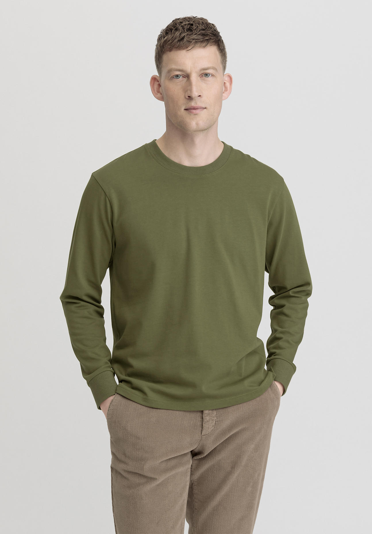 hessnatur Herren Shirt Langarm Relaxed aus Bio-Baumwolle - grün Grösse46 von hessnatur