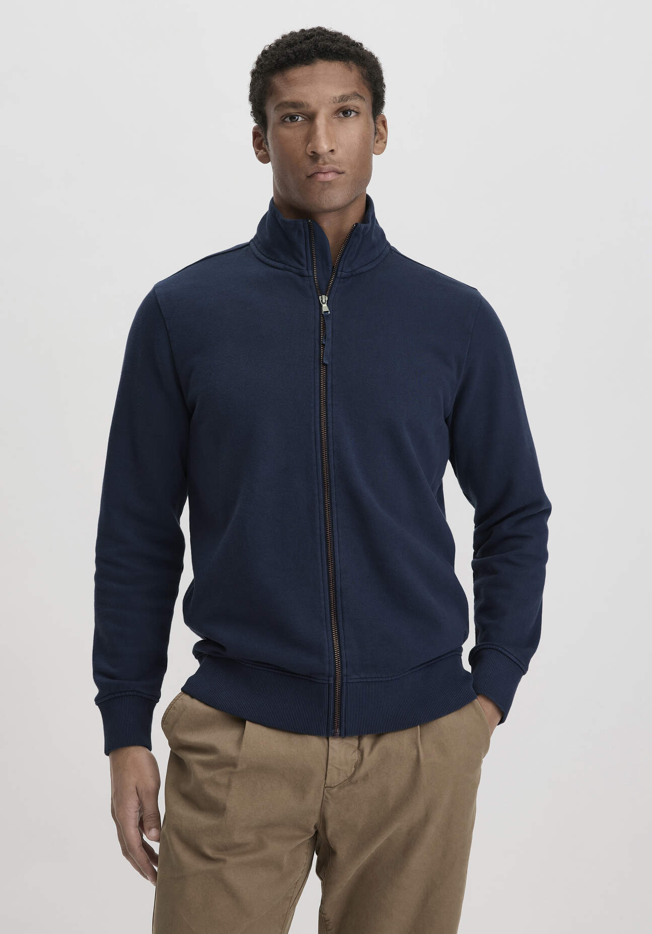 hessnatur Herren Sweat Zip-Jacke Regular aus Bio-Baumwolle - blau Grösse46 von hessnatur