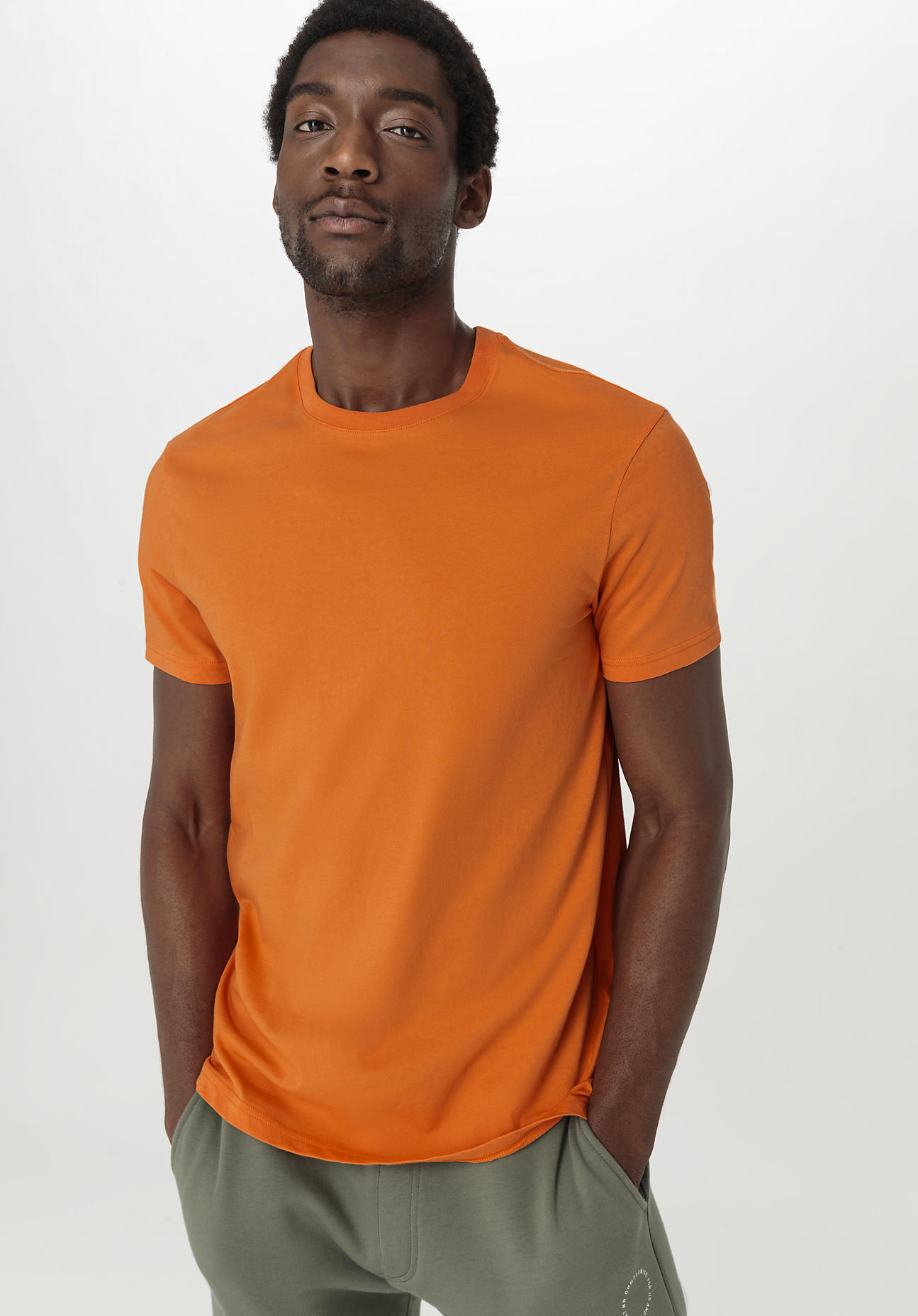 hessnatur Herren T-Shirt Regular aus Bio-Baumwolle - orange Grösse52 von hessnatur