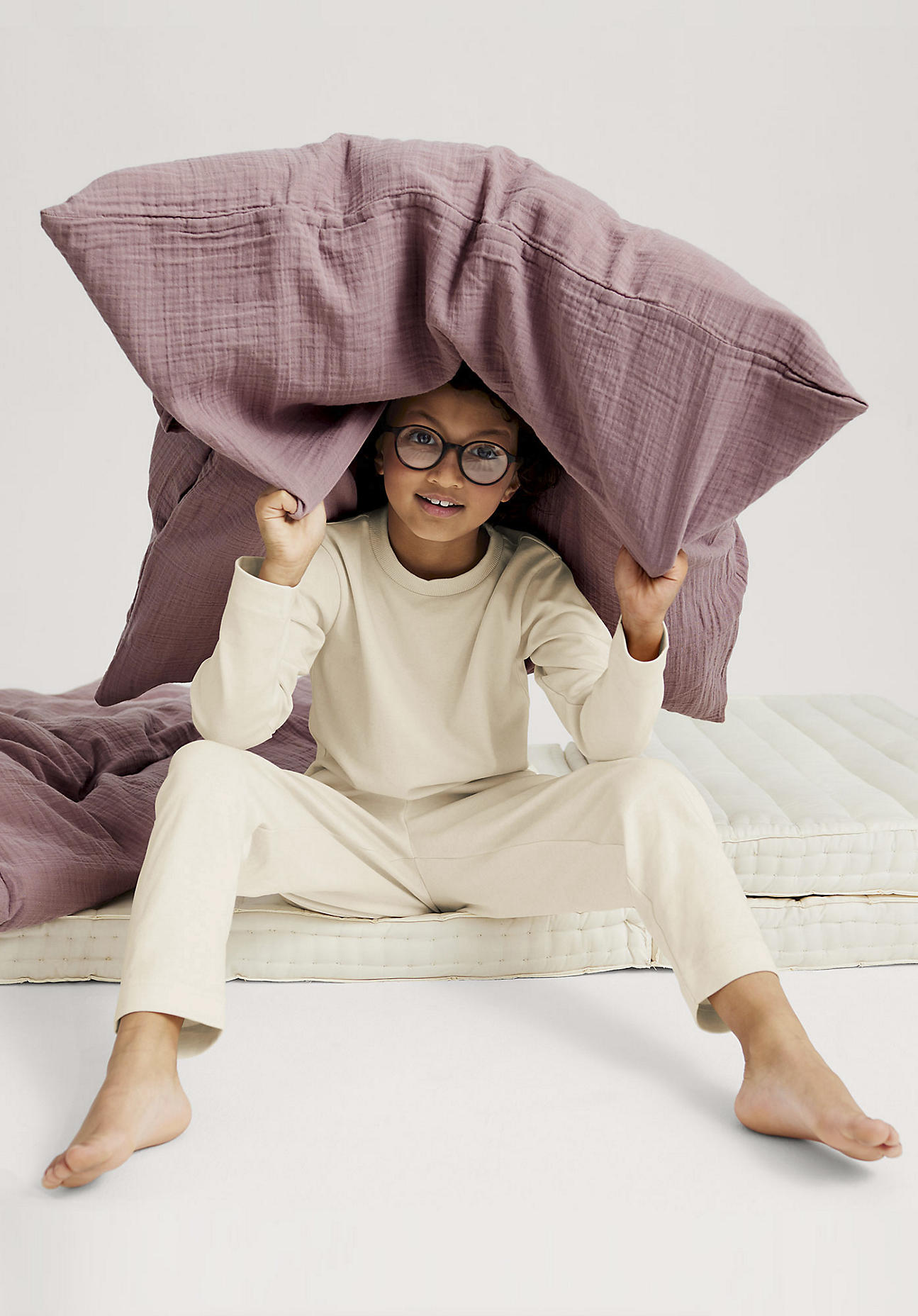 hessnatur Kinder Pyjama Regular aus Bio-Baumwolle - naturfarben Grösse134/140 von hessnatur