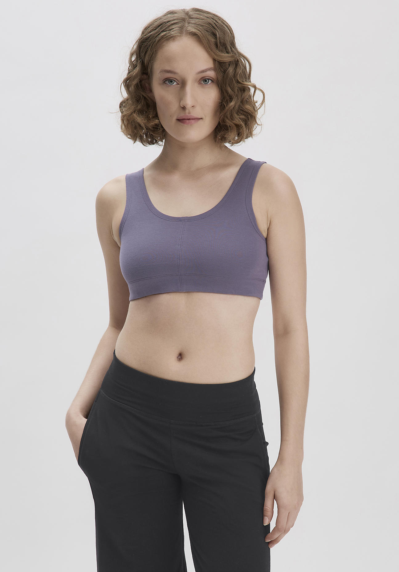 hessnatur Loungewear Bustier Fitted ACTIVE LIGHT aus Bio-Baumwolle - dunkles violett Grösse34 von hessnatur