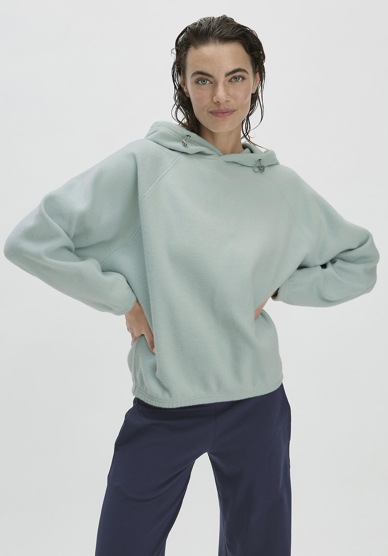 hessnatur Loungewear Fleece Hoodie Oversized ACTIVE COMFORT aus Bio-Baumwolle - mint GrösseL von hessnatur