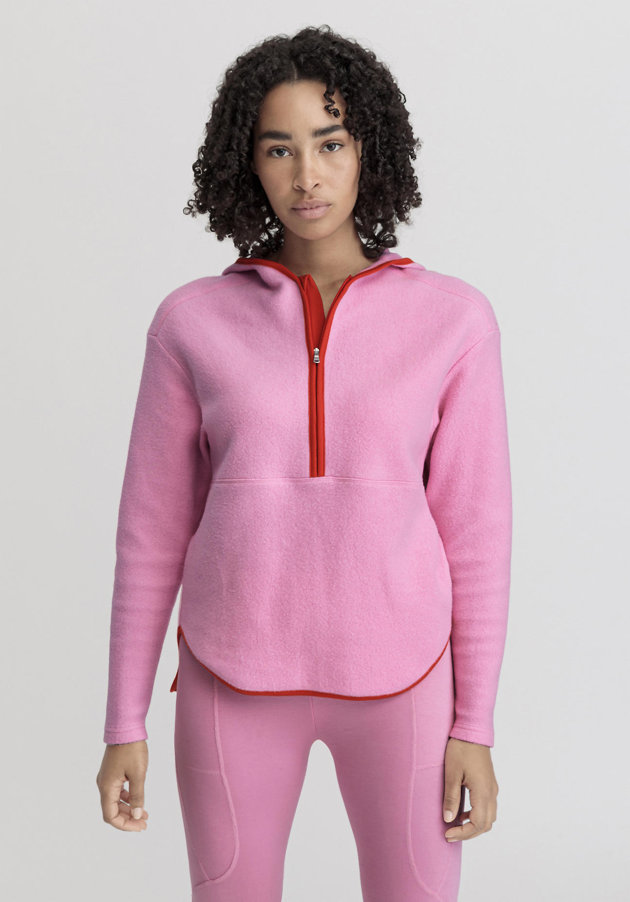 hessnatur Loungewear Fleece Hoodie Relaxed ACTIVE LIGHT aus Bio-Baumwolle - rosa GrösseL von hessnatur