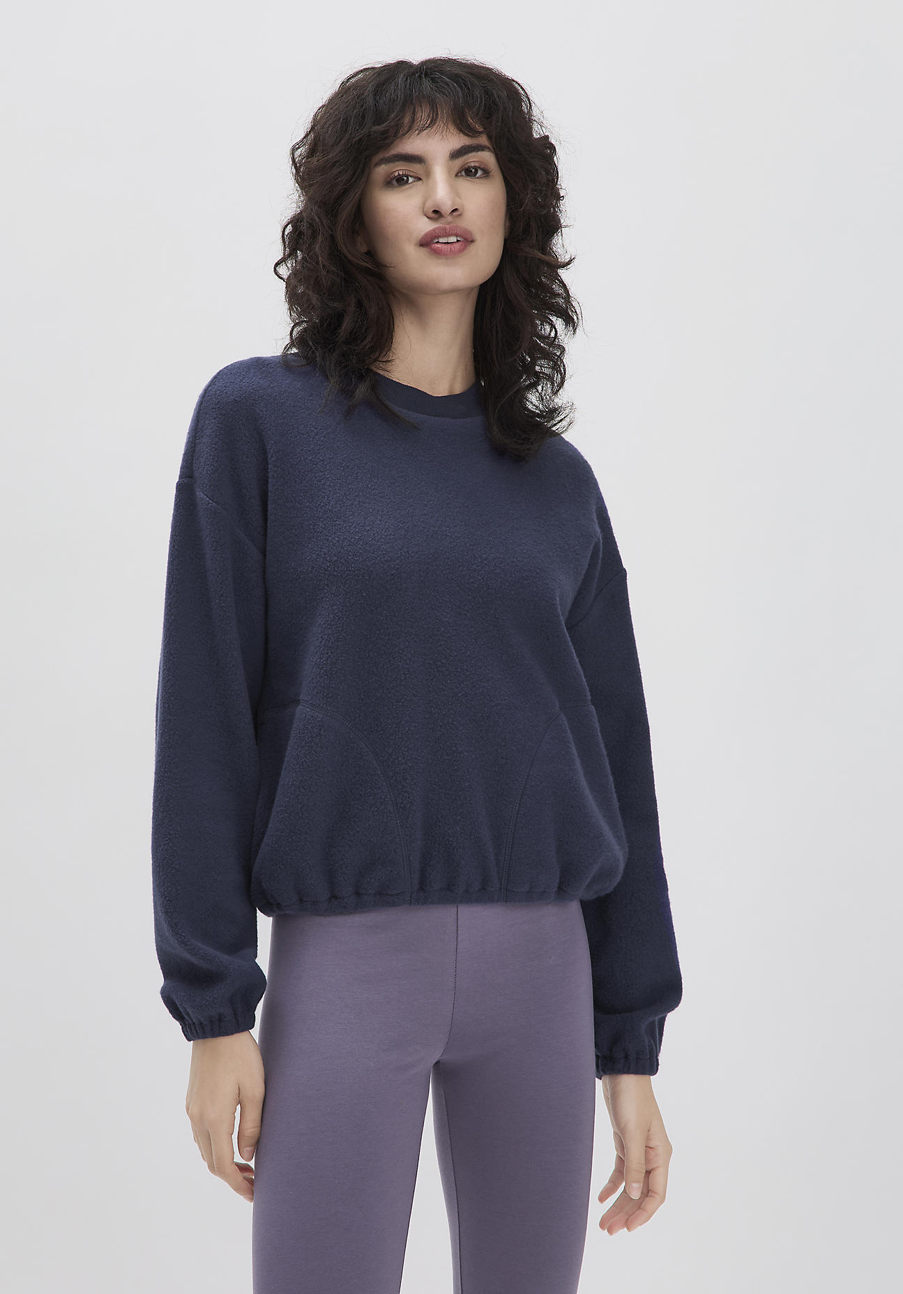 hessnatur Loungewear Fleece Sweatshirt Relaxed ACTIVE LIGHT aus Bio-Baumwolle - blau GrösseL von hessnatur