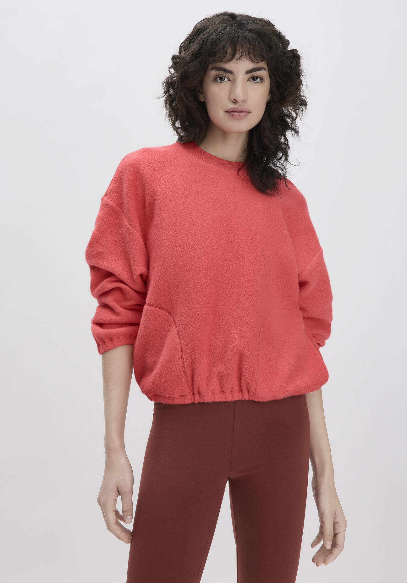 hessnatur Loungewear Fleece Sweatshirt Relaxed ACTIVE LIGHT aus Bio-Baumwolle - rot GrösseS von hessnatur