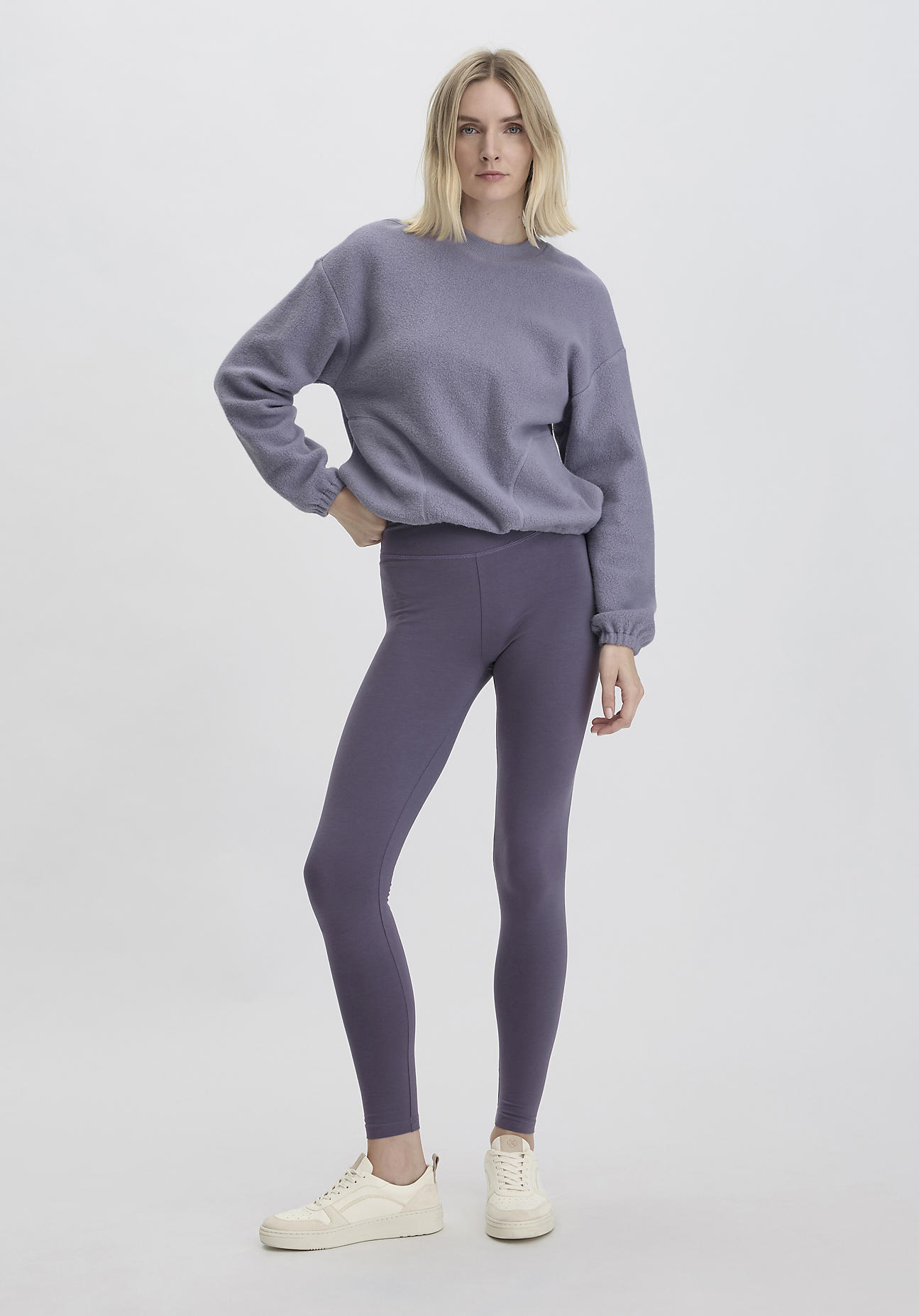 hessnatur Loungewear Leggings Fitted Medium Cut ACTIVE LIGHT aus Bio-Baumwolle - lila GrösseL/k von hessnatur