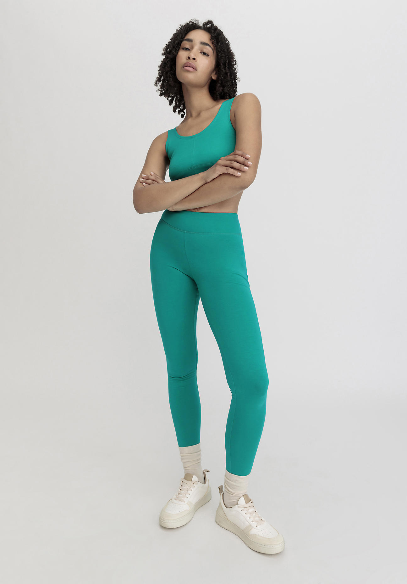 hessnatur Loungewear Leggings Fitted Medium Cut ACTIVE LIGHT aus Bio-Baumwolle - grün GrösseL/k von hessnatur