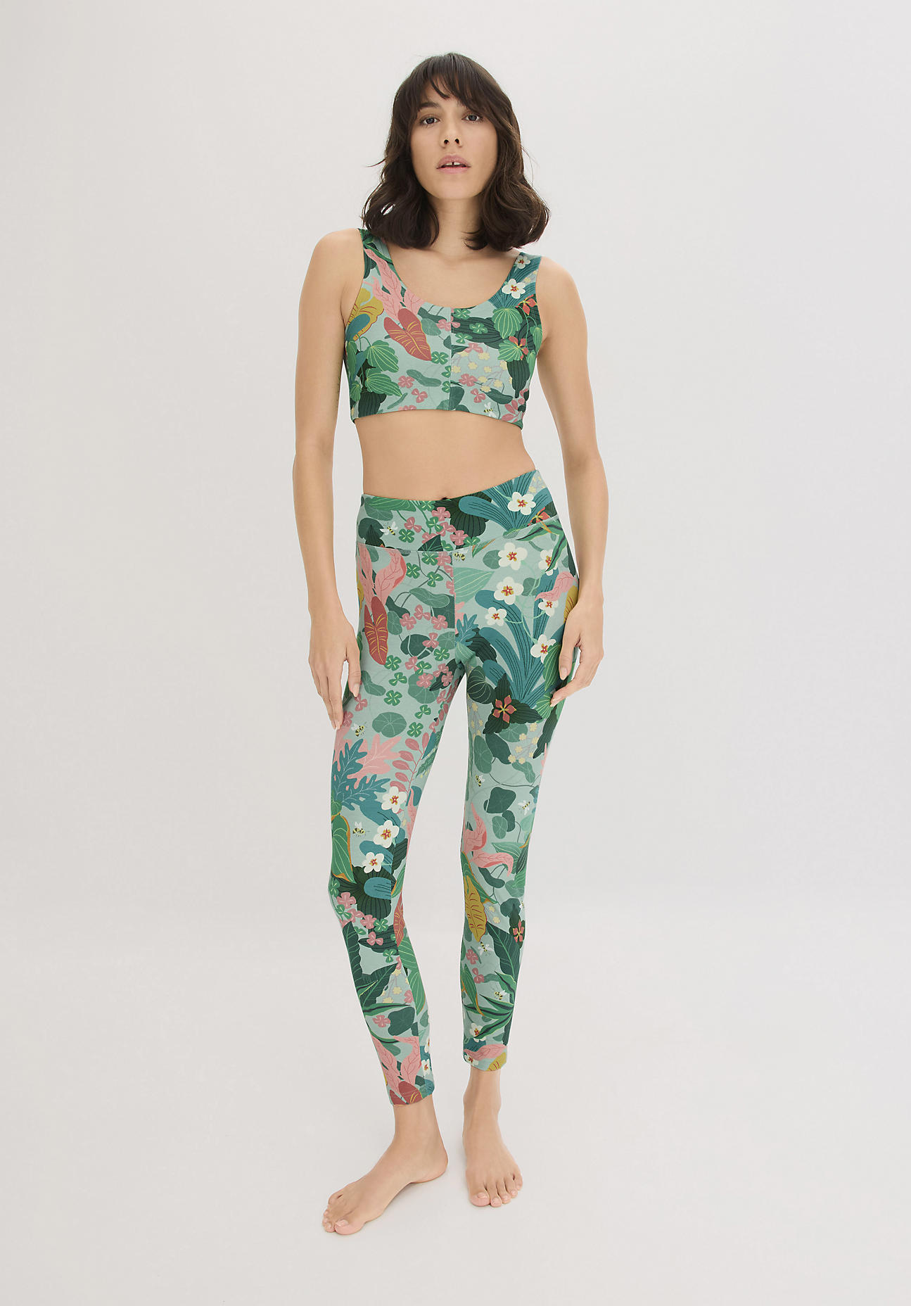 hessnatur Loungewear NAITO x HESSNATUR Print Leggings Medium Cut ACTIVE LIGHT aus Bio-Baumwolle - grün GrösseL von hessnatur