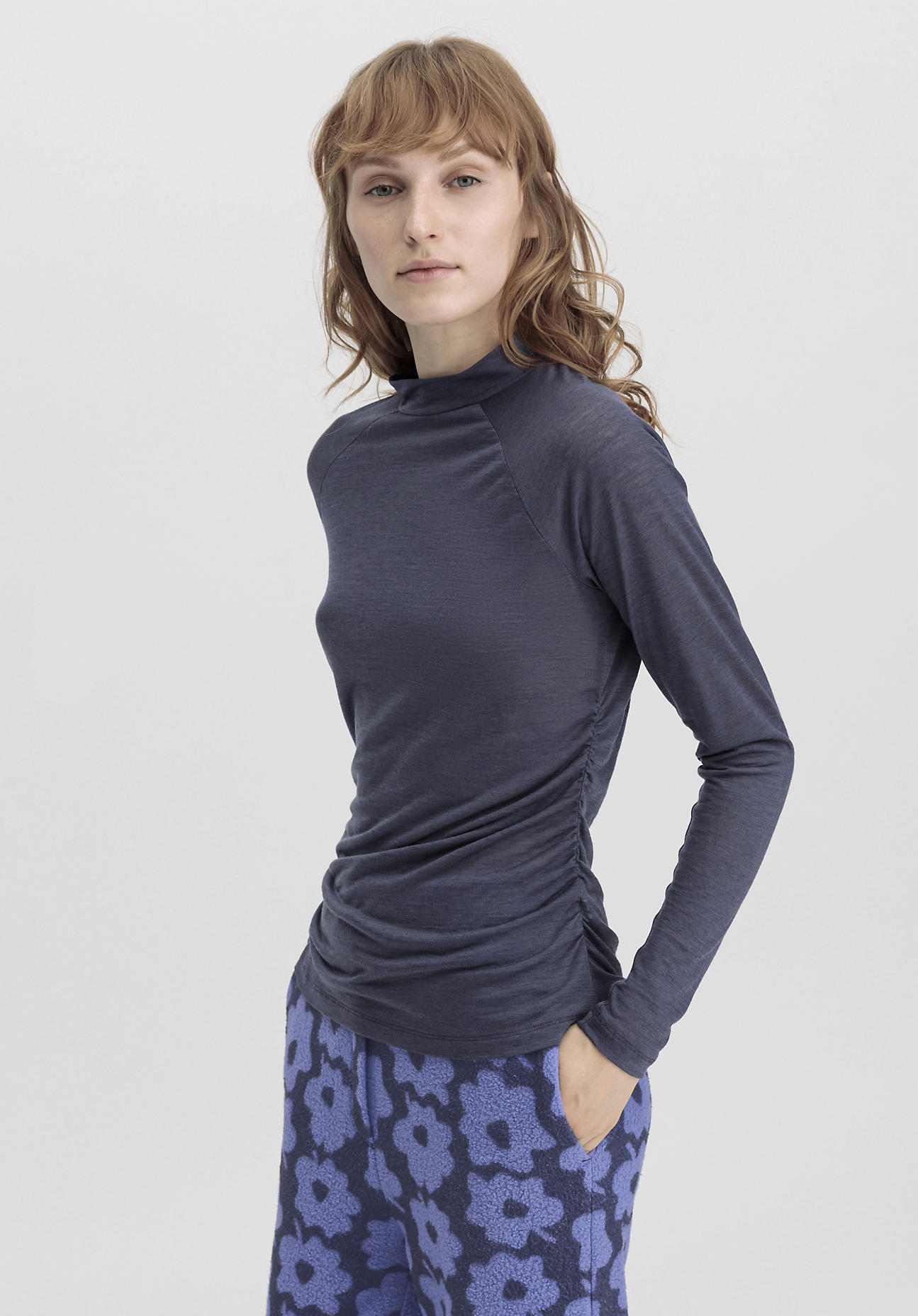 hessnatur Loungewear Shirt Langarm Slim ACTIVE FUNCTIONAL aus Bio-Merinowolle und TENCEL™ Lyocell - lila Grösse40 von hessnatur