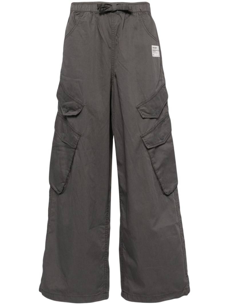 izzue cargo pocket trousers - Grey von izzue