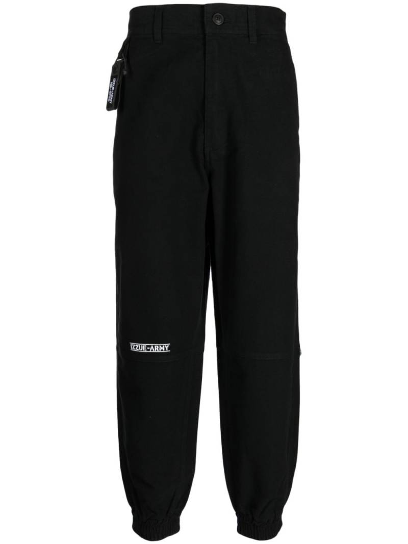 izzue logo-appliqué straight-leg trousers - Black von izzue