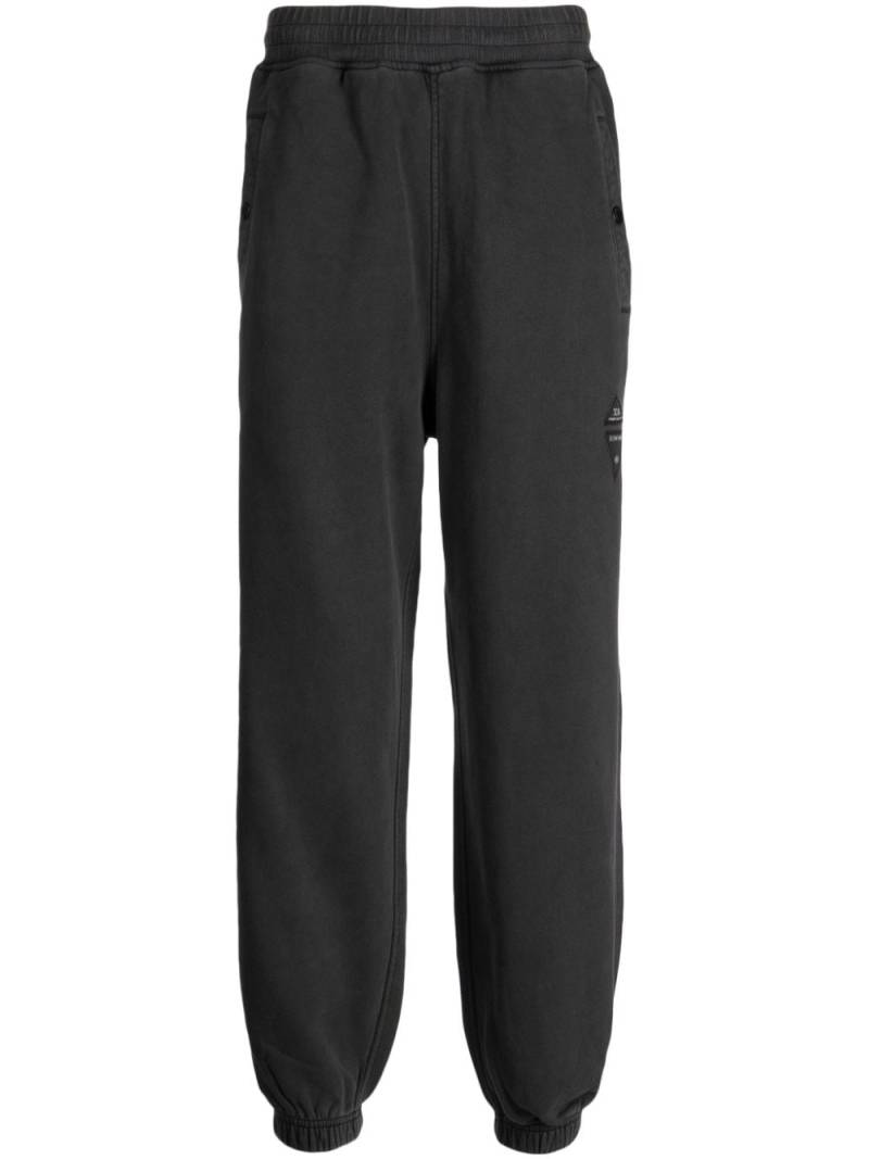 izzue logo-appliqué track pants - Grey von izzue