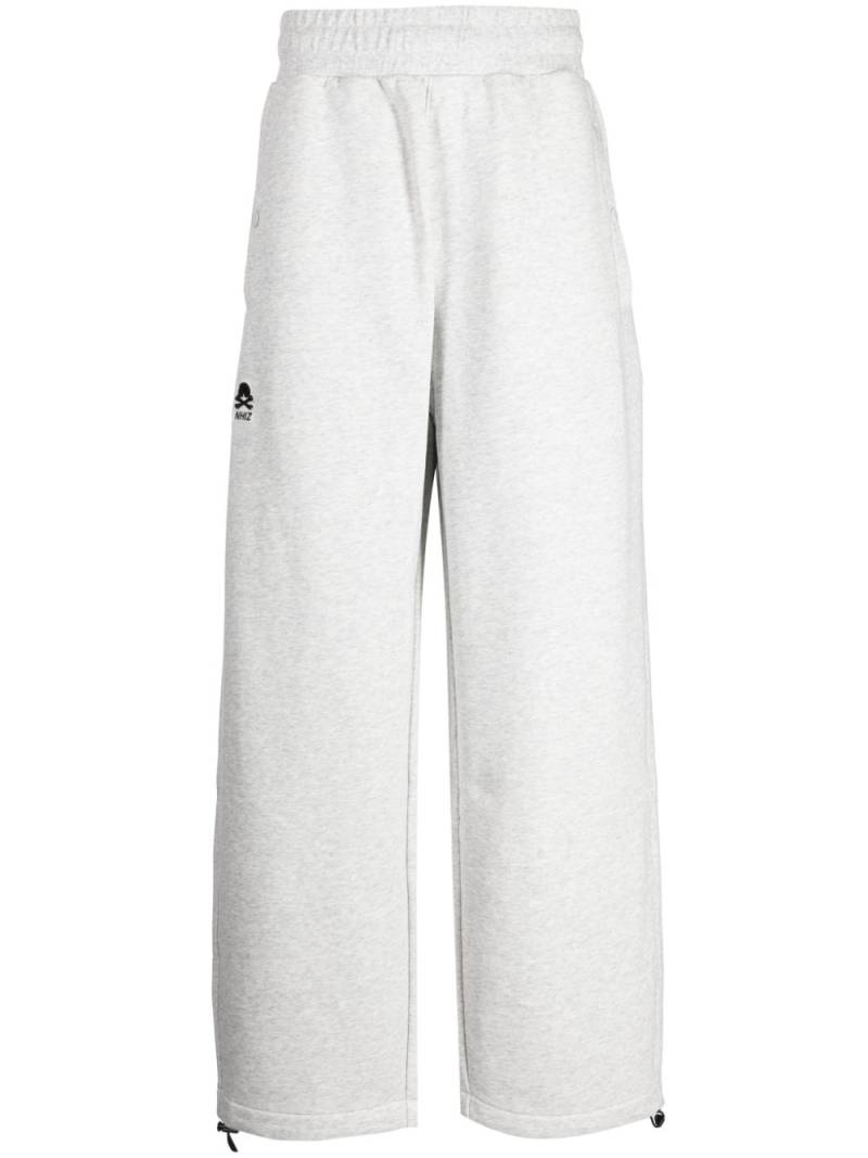 izzue logo-appliqué wide-leg trousers - Grey von izzue