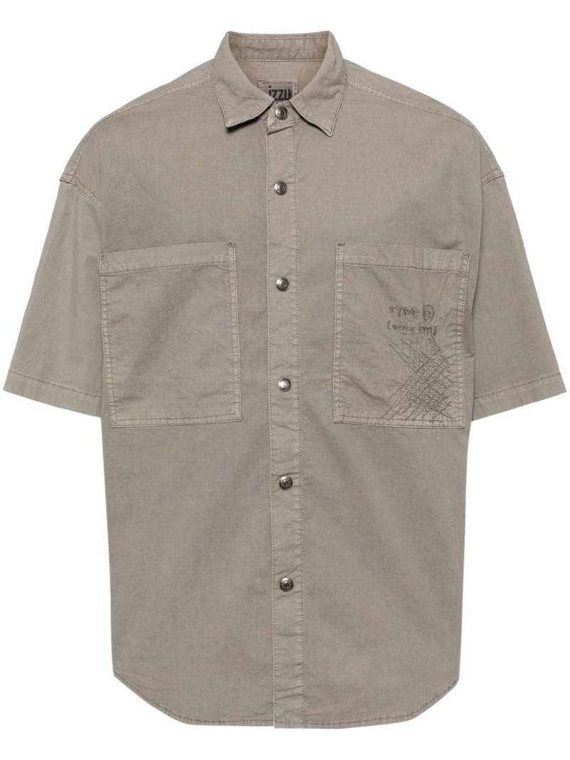 izzue logo-embroidered short-sleeved shirt - Grey von izzue