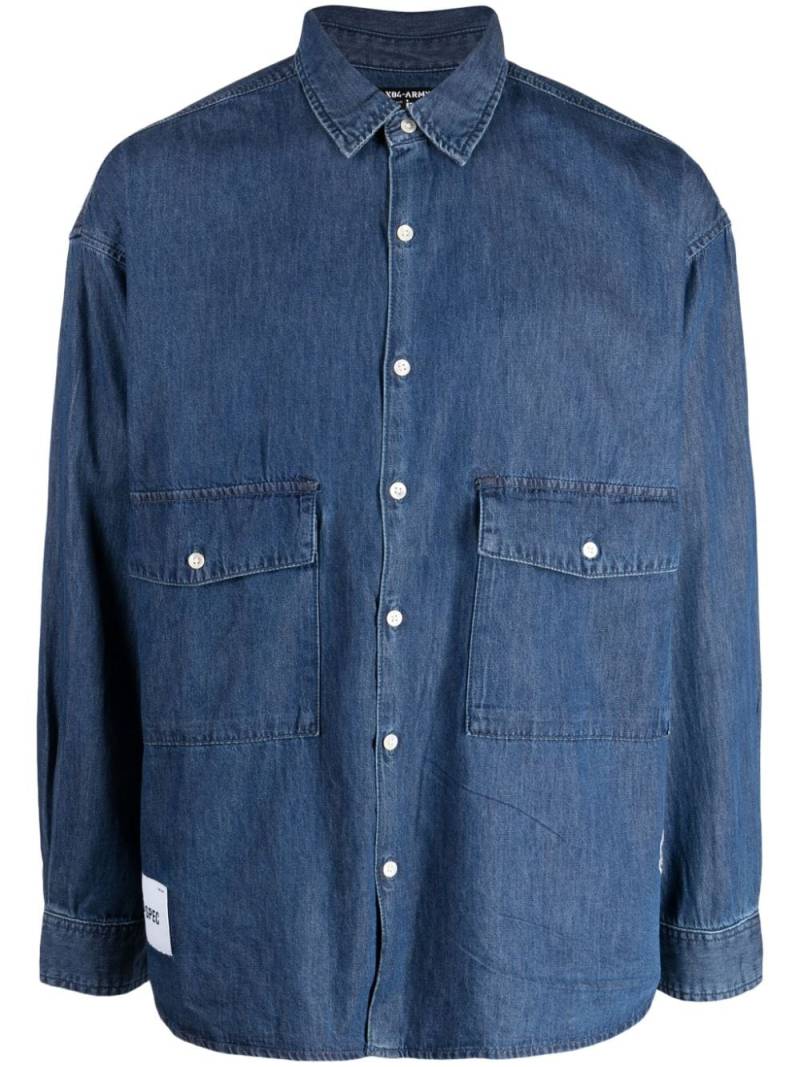 izzue logo-patch cotton denim shirt - Blue von izzue