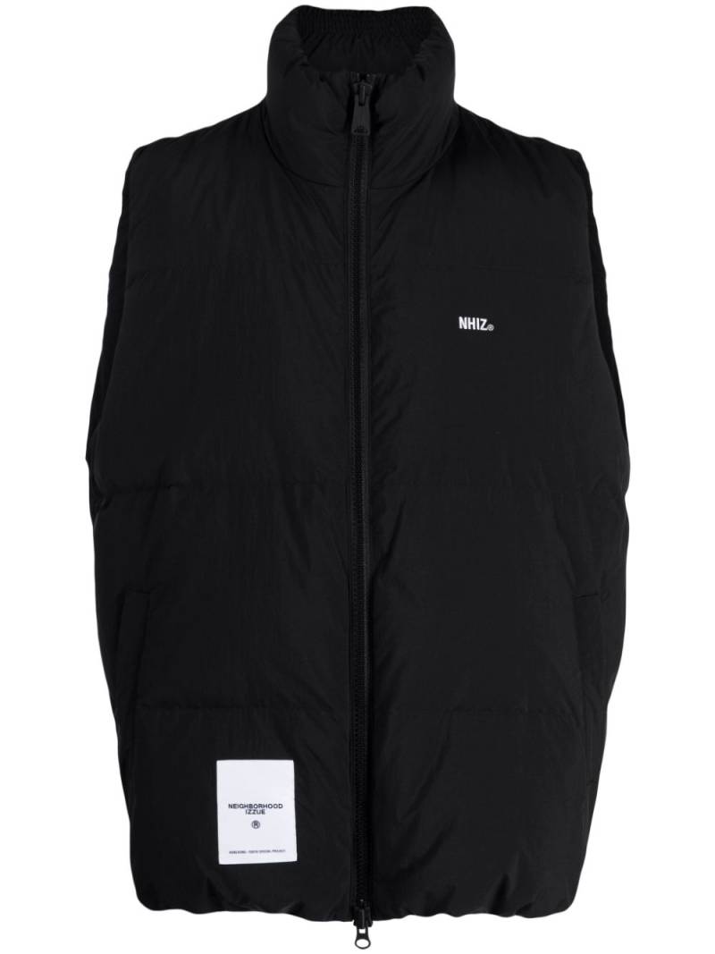 izzue logo-patch padded gilet - Black von izzue