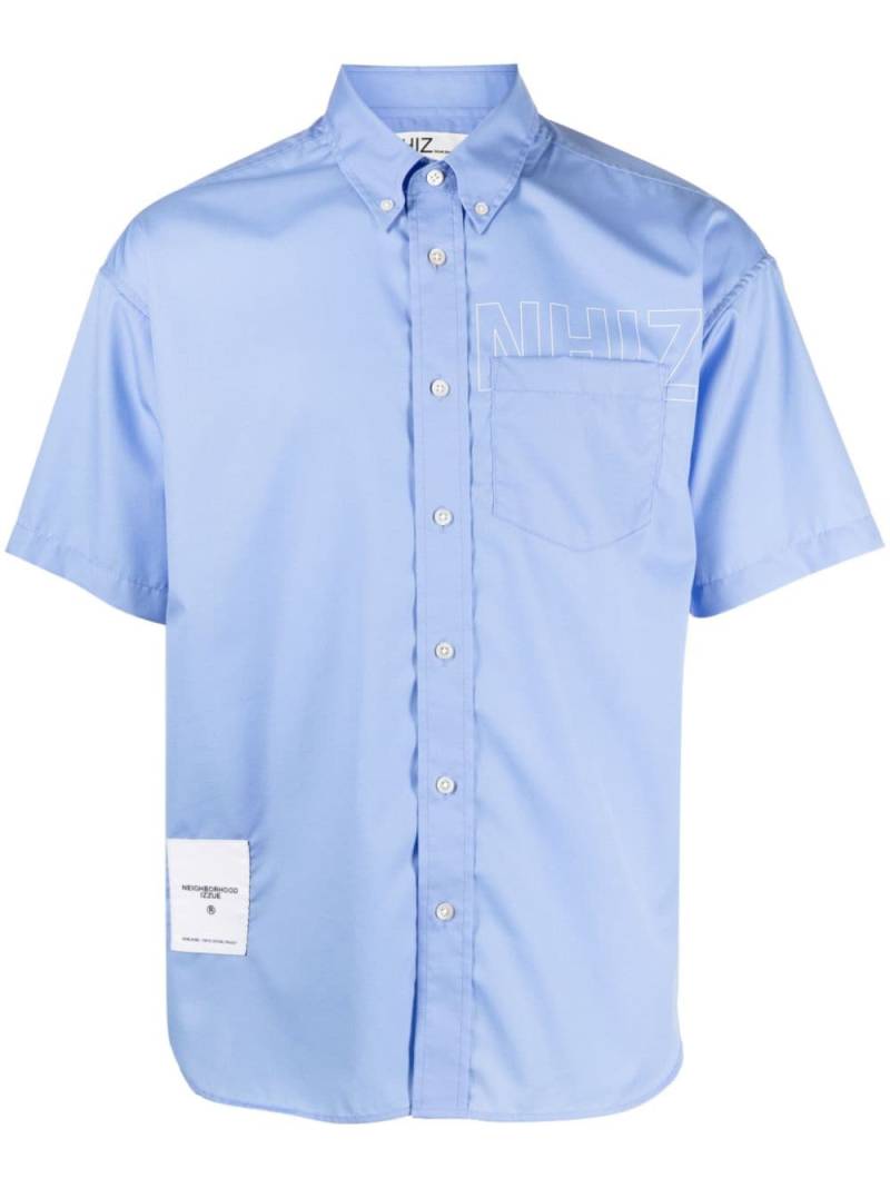 izzue logo-patch short-sleeve shirt - Blue von izzue