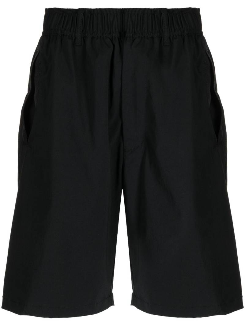 izzue logo-patch shorts - Black von izzue