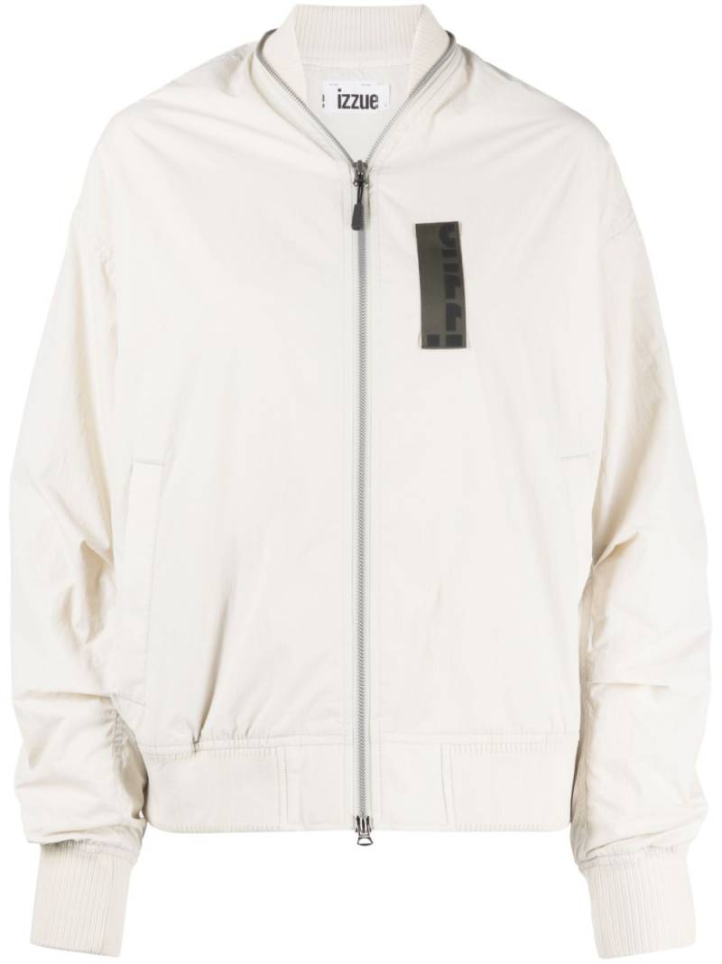 izzue logo-patch zip-detail bomber jacket - White von izzue