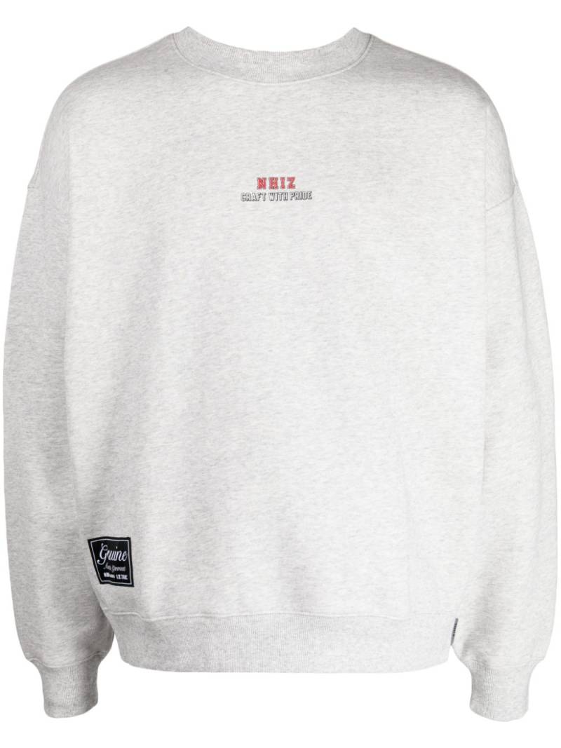 izzue patch-detail fleece sweatshirt - Grey von izzue