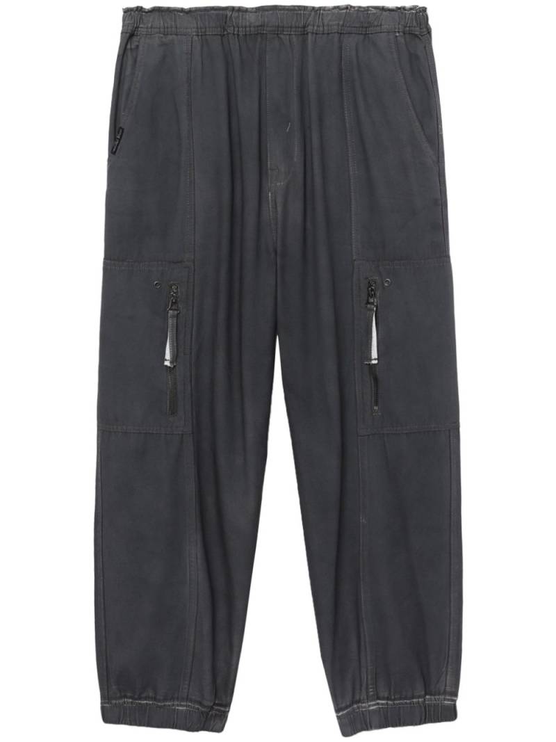 izzue tapered cotton trousers - Black von izzue