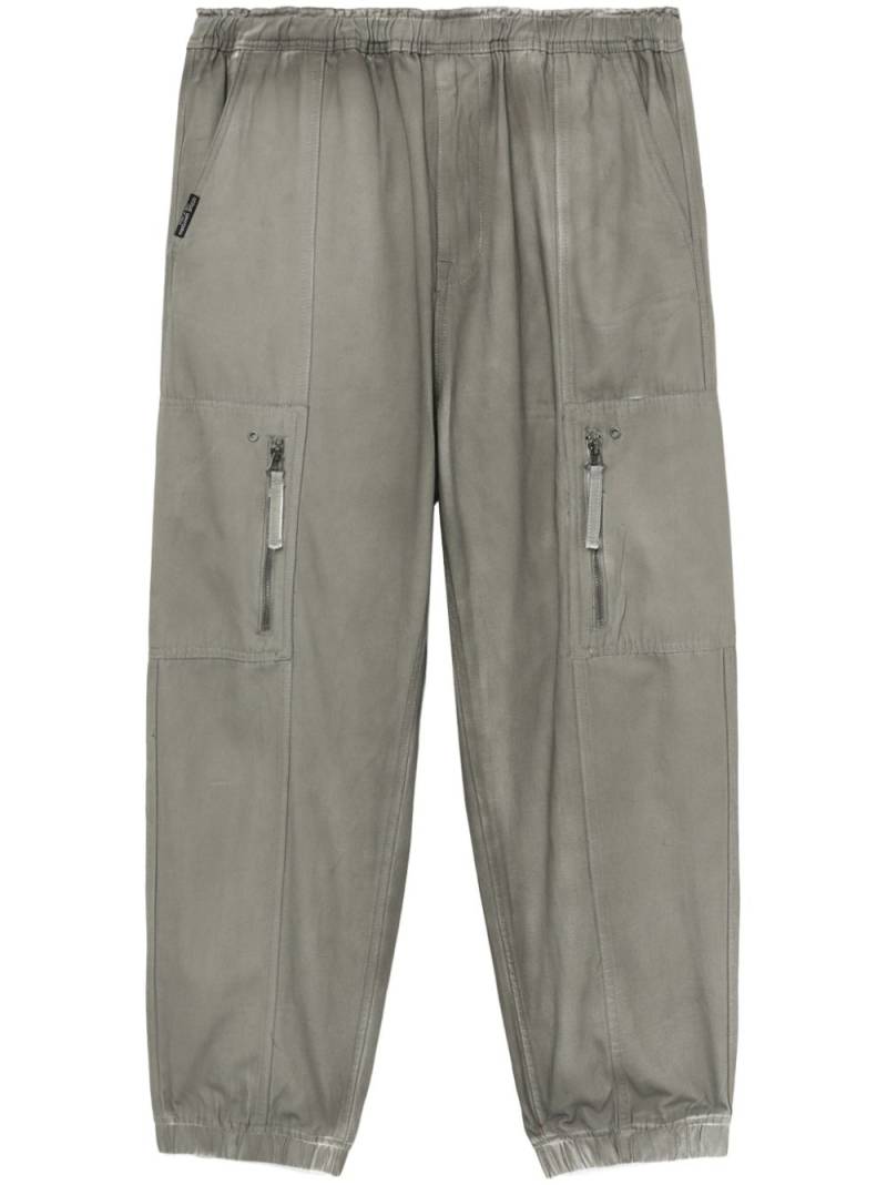 izzue tapered cotton trousers - Grey von izzue