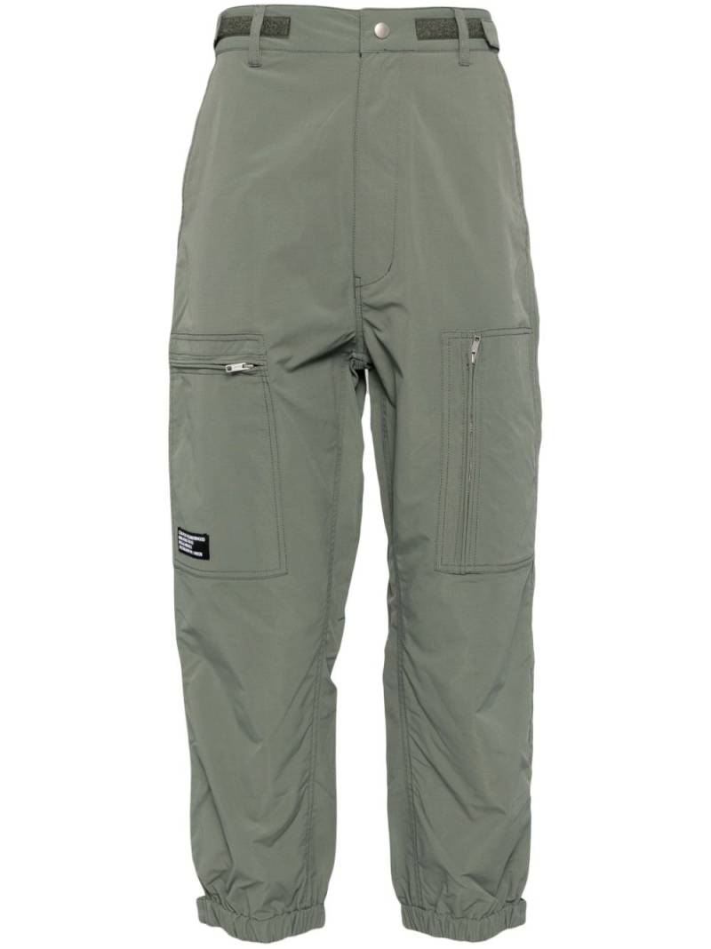 izzue tapered-leg cargo trousers - Green von izzue