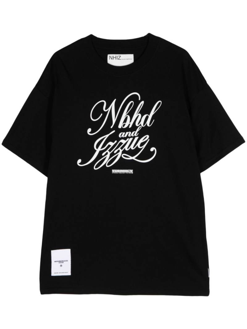 izzue x Neighborhood logo-print T-shirt - Black von izzue