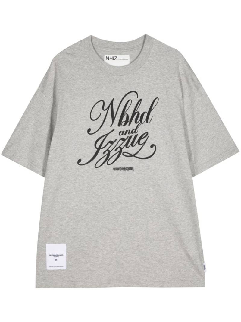 izzue x Neighborhood logo-print T-shirt - Grey von izzue