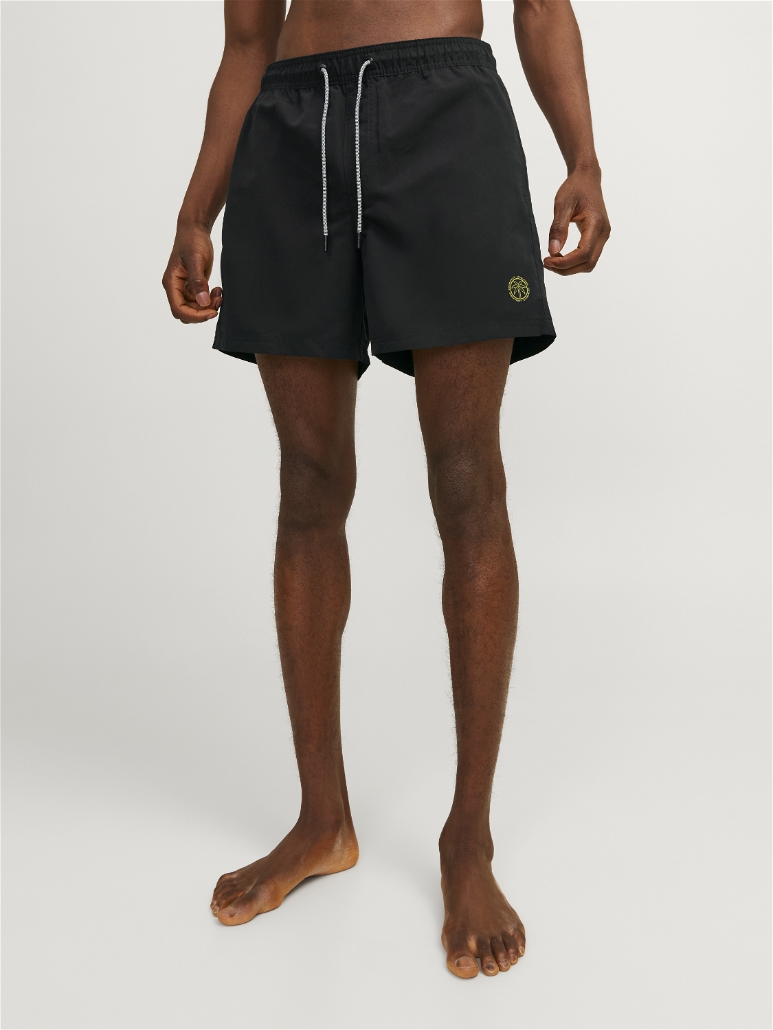 Jack & Jones Badeshorts »JPSTFIJI JJSWIM SOLID SN LY«, schmal geschnittene Schwimm-Shorts für den Strand aus recyceltem Garn von jack & jones