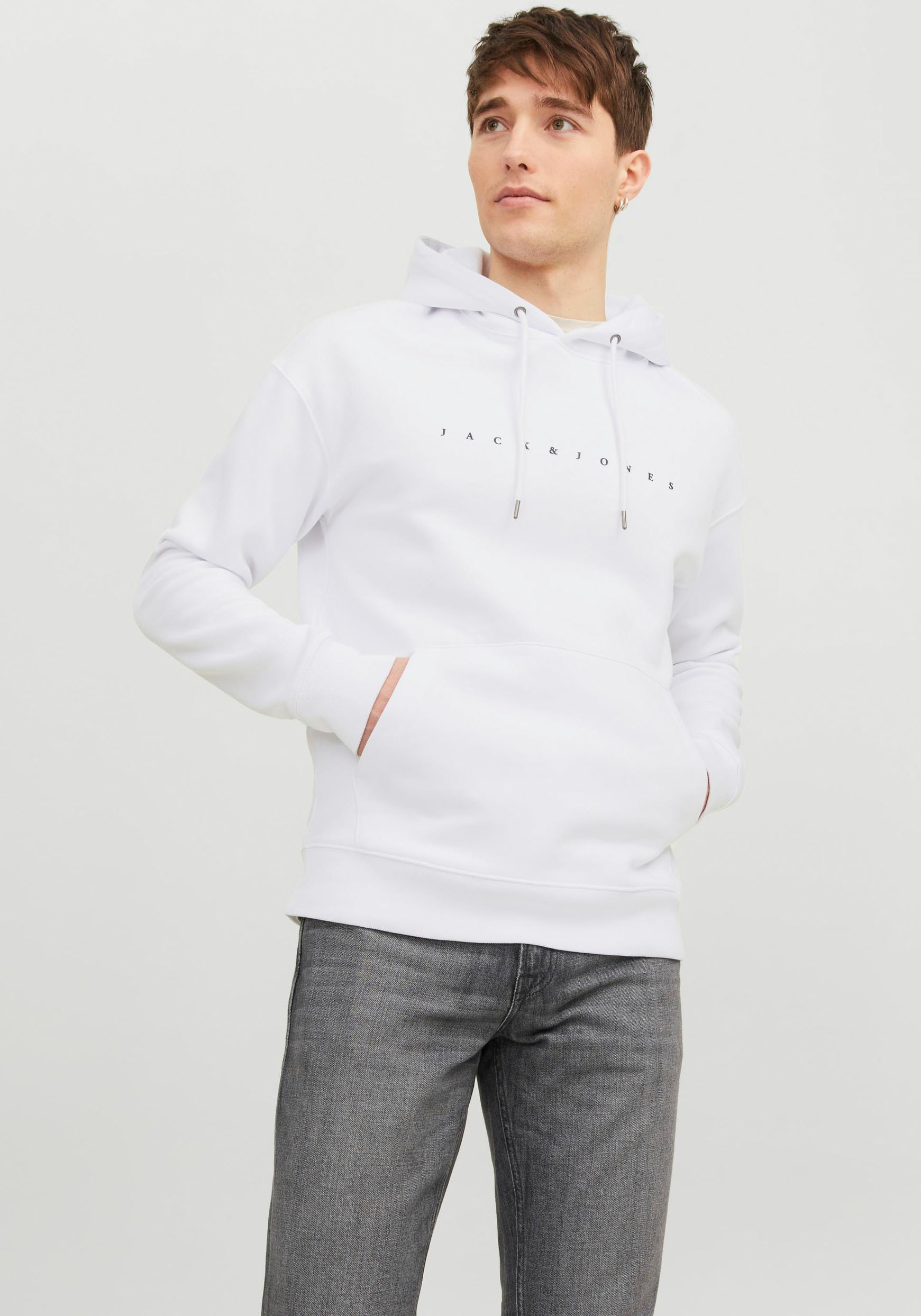 Jack & Jones Kapuzensweatshirt »JJESTAR JJ SWEAT HOOD NOOS«, mit Logo Print im 3D Look Jack & Jones Kapuzensweatshirt »JJESTAR JJ SWEAT HOOD NOOS«, mit Logo Print im 3D Look von jack & jones