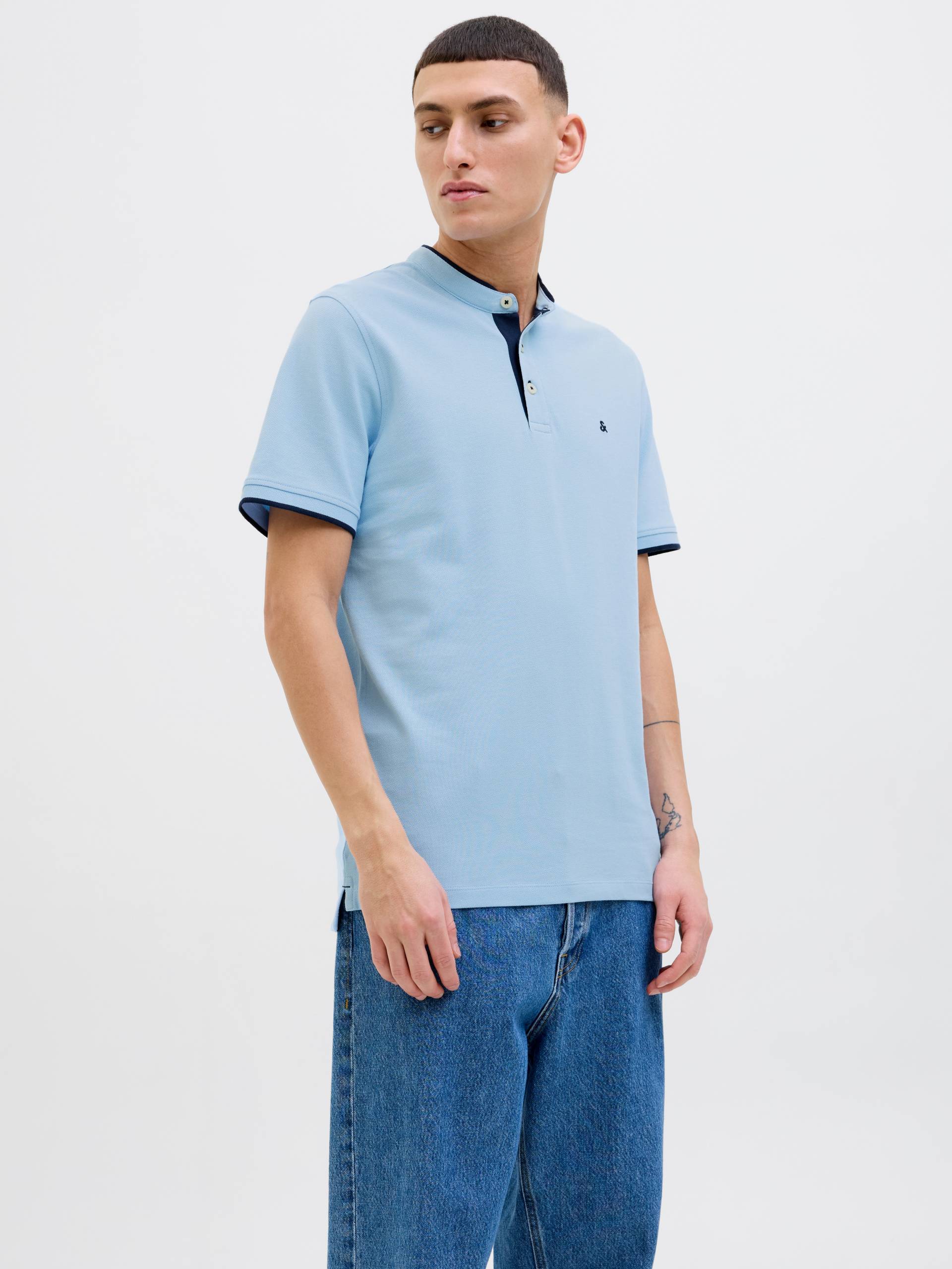 Jack & Jones Poloshirt »JJEPAULOS MAO POLO«, mit Logo Stickerei Jack & Jones Poloshirt »JJEPAULOS MAO POLO«, mit Logo Stickerei von jack & jones