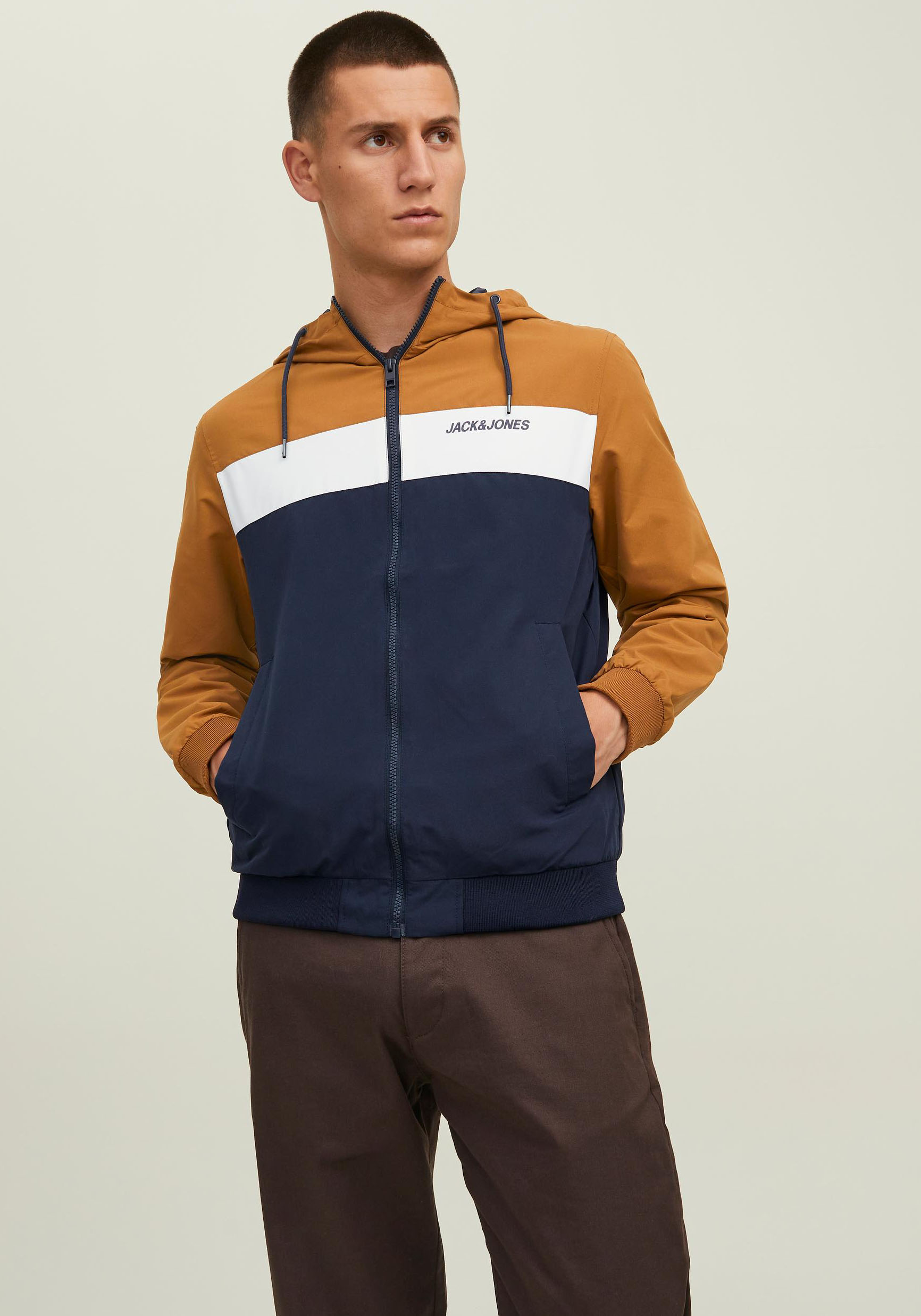 Jack & Jones Windbreaker »RUSH BLOCKING HOOD BOMBER«, mit Kapuze von jack & jones