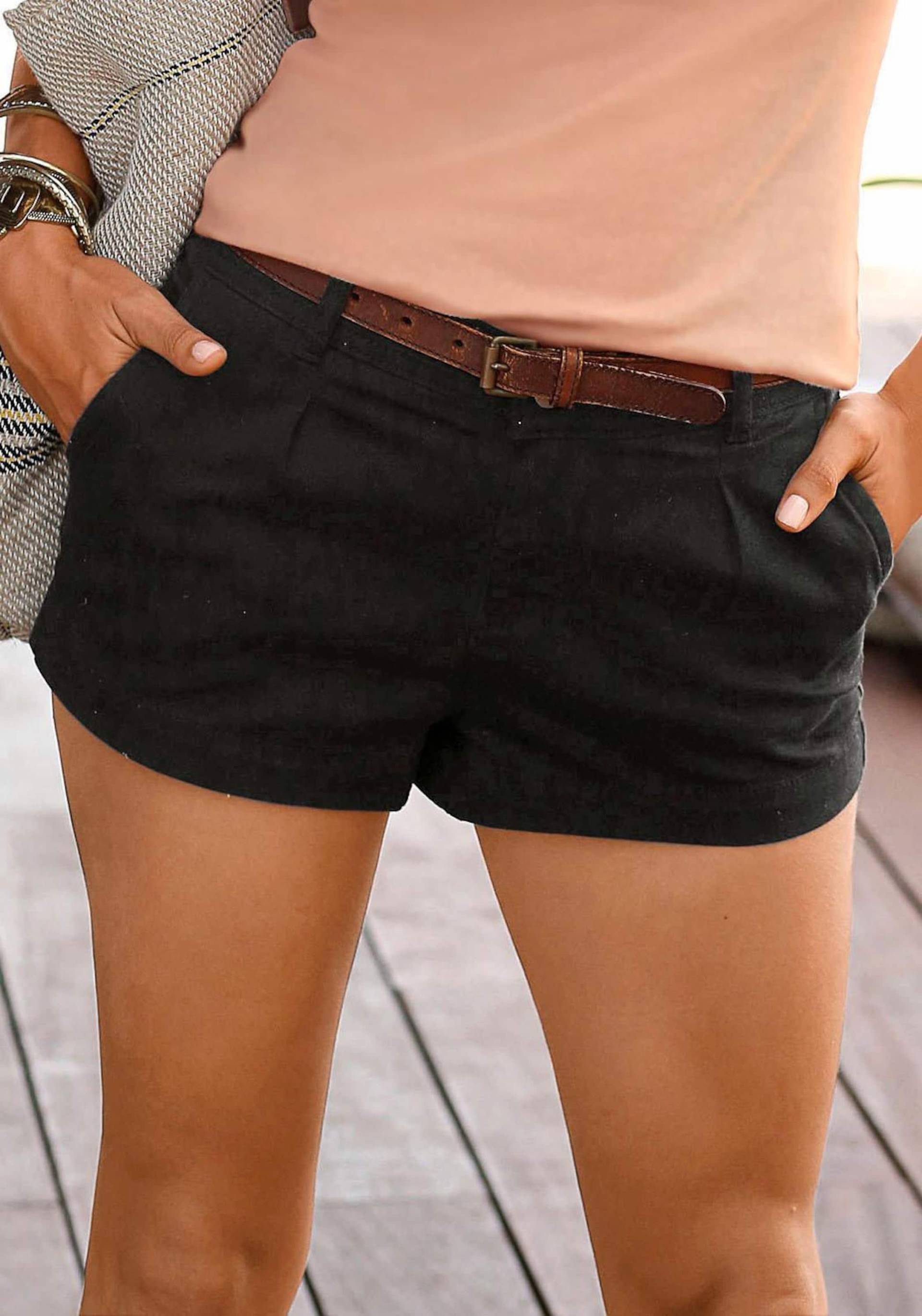 Shorts in schwarz von LASCANA