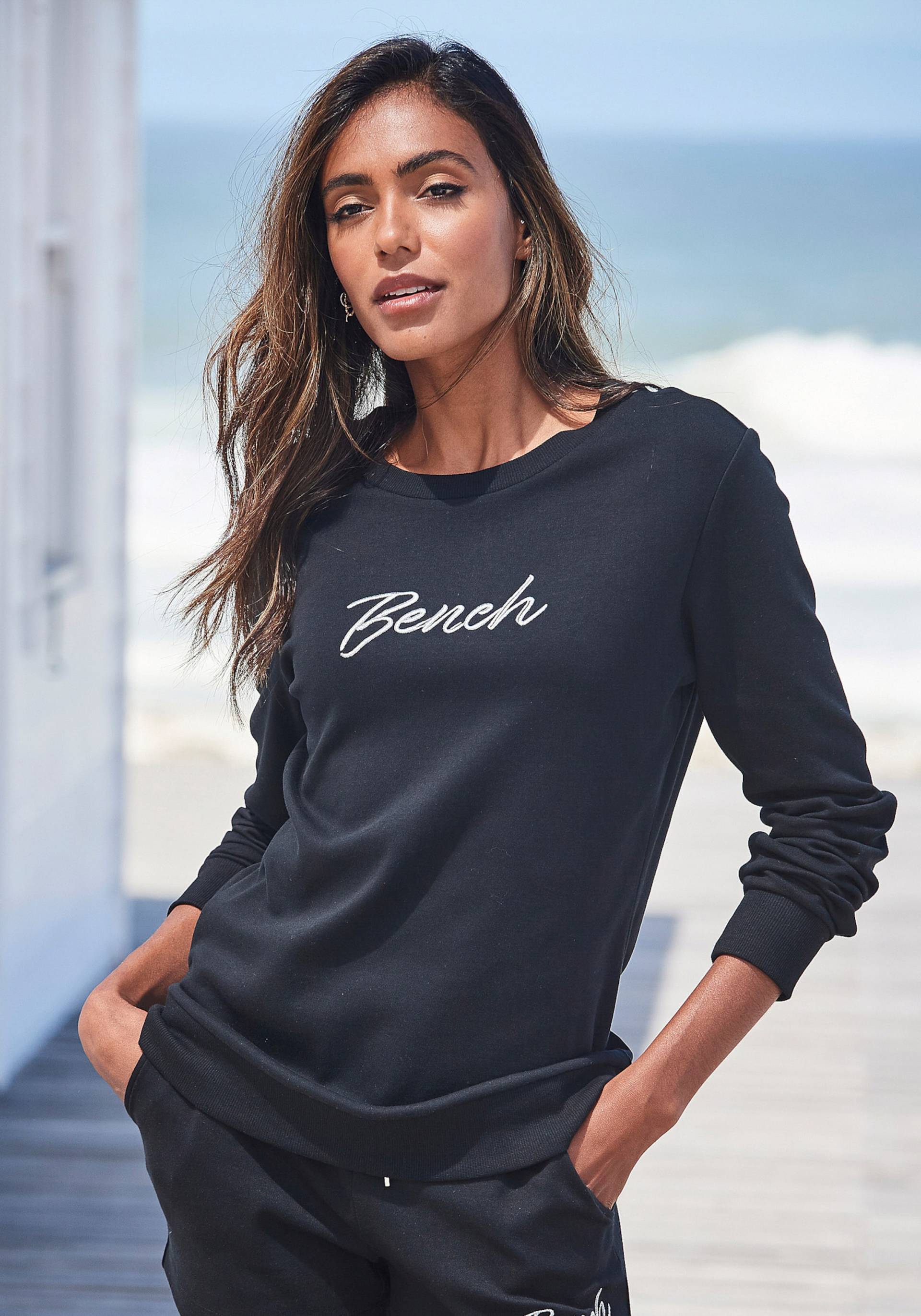 Sweatshirt in schwarz von heine