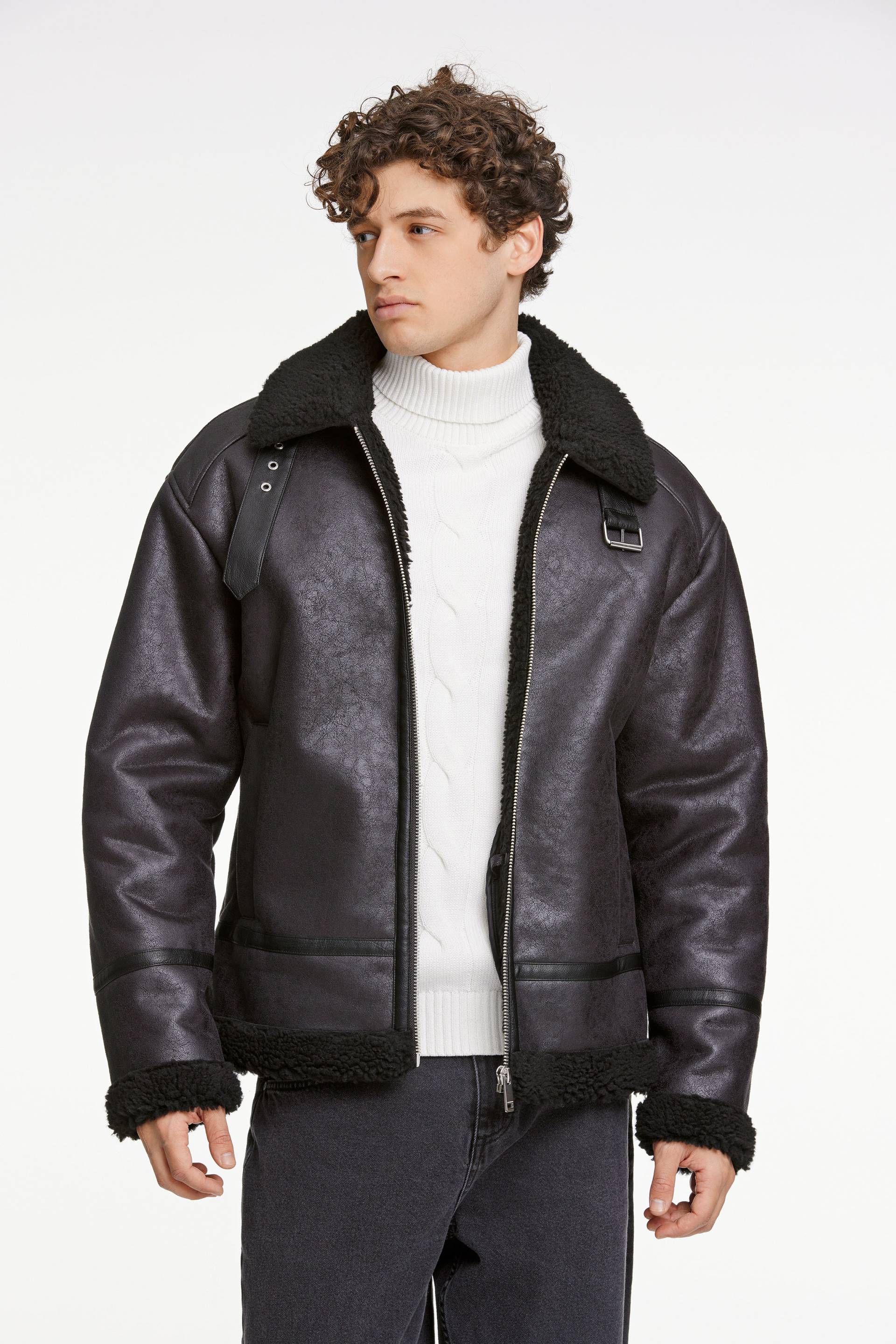 LINDBERGH Lederimitatjacke, ohne Kapuze, mit Schnalle am Kragen LINDBERGH Lederimitatjacke, ohne Kapuze, mit Schnalle am Kragen von lindbergh