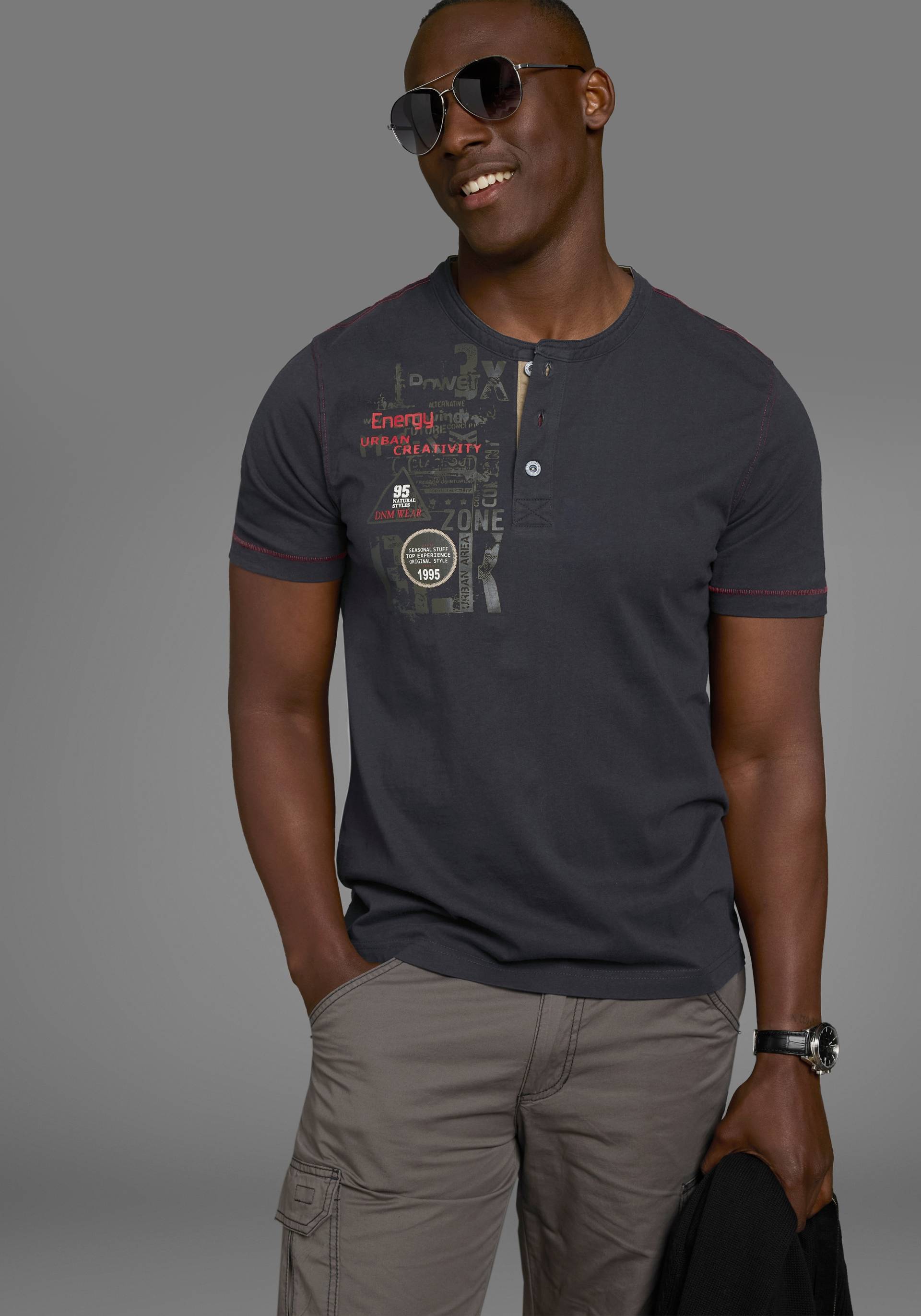 Man's World Henleyshirt, Kurzarm, lässige Passform, bedruckt, Rundhals, casual Man's World Henleyshirt, Kurzarm, lässige Passform, bedruckt, Rundhals, casual von mans world