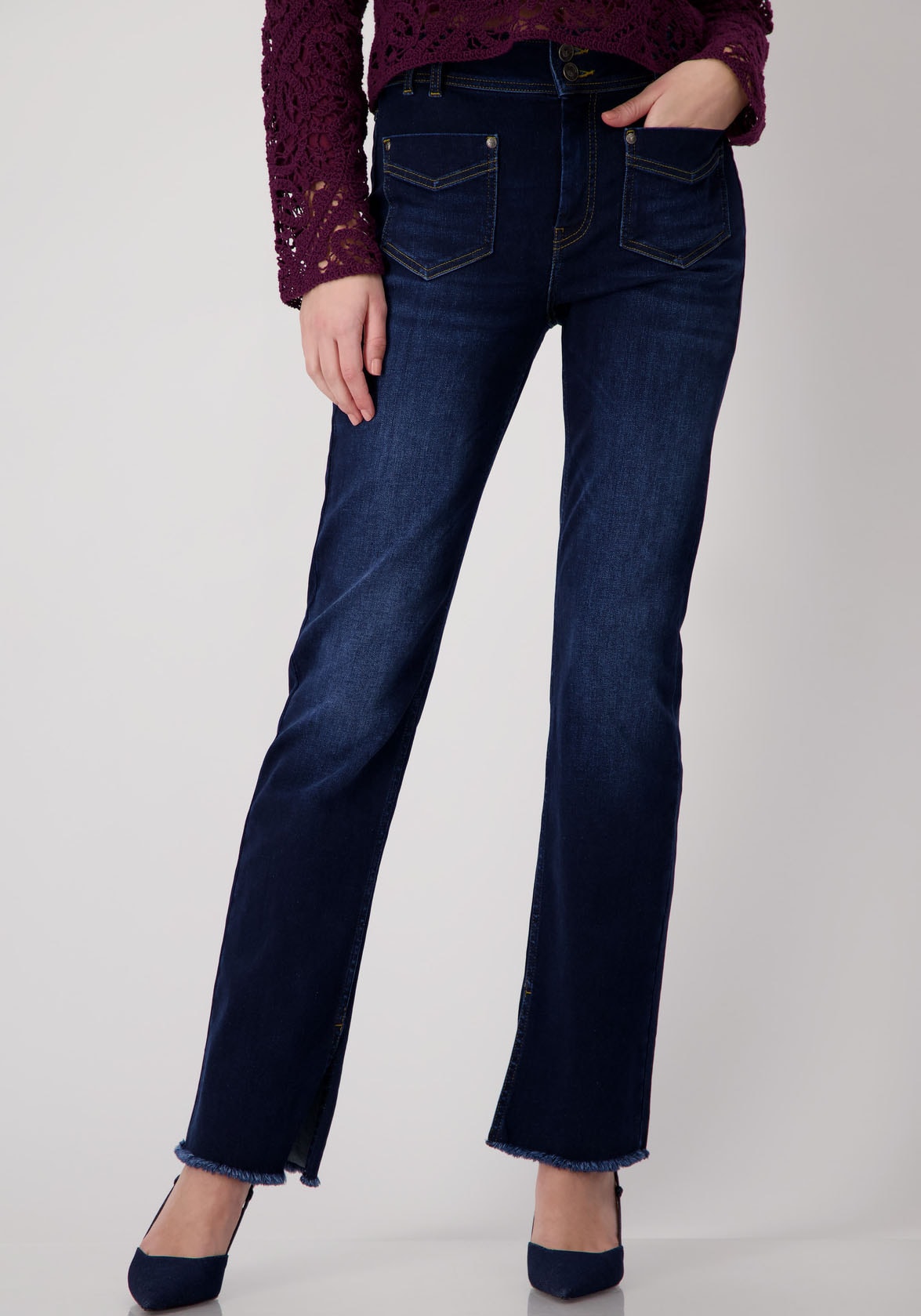 Monari Bootcut-Jeans, mit aufgesetzten Taschen Monari Bootcut-Jeans, mit aufgesetzten Taschen von monari