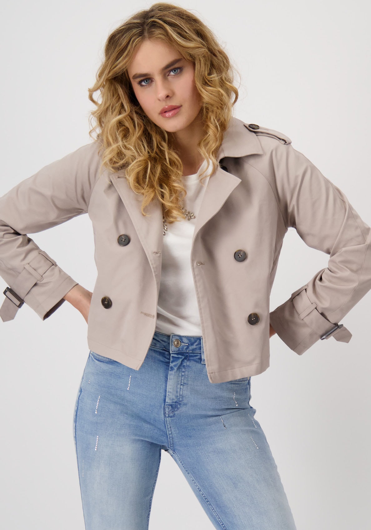 Monari Kurzjacke »Jacke Trench kurz«, ohne Kapuze, Mit Rundhalsausschnitt Monari Kurzjacke »Jacke Trench kurz«, ohne Kapuze, Mit Rundhalsausschnitt von monari