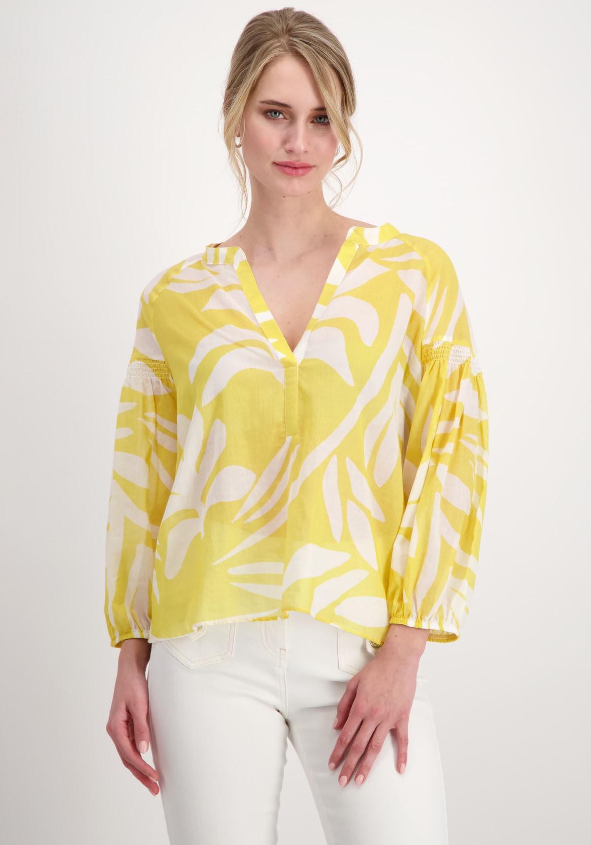 Monari Schlupfbluse, mit Tropicalprint Monari Schlupfbluse, mit Tropicalprint von monari
