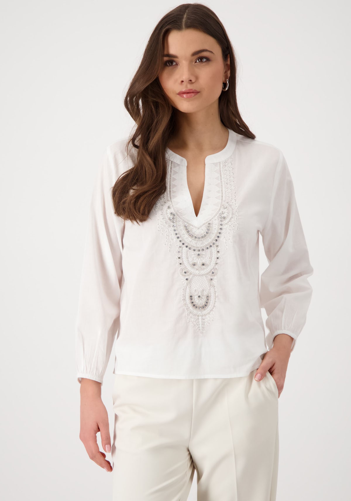 Monari Langarmbluse »Bluse Schmuckausschnitt«, Mit Rundhalsausschnitt mit Schlitz Monari Langarmbluse »Bluse Schmuckausschnitt«, Mit Rundhalsausschnitt mit Schlitz von monari