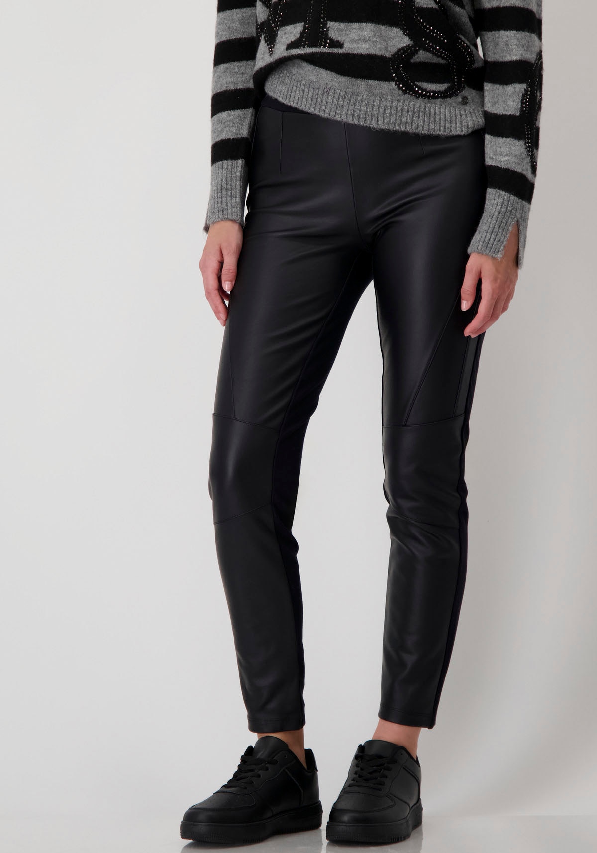 Monari Röhrenhose, aus Lederimitat Monari Röhrenhose, aus Lederimitat von monari