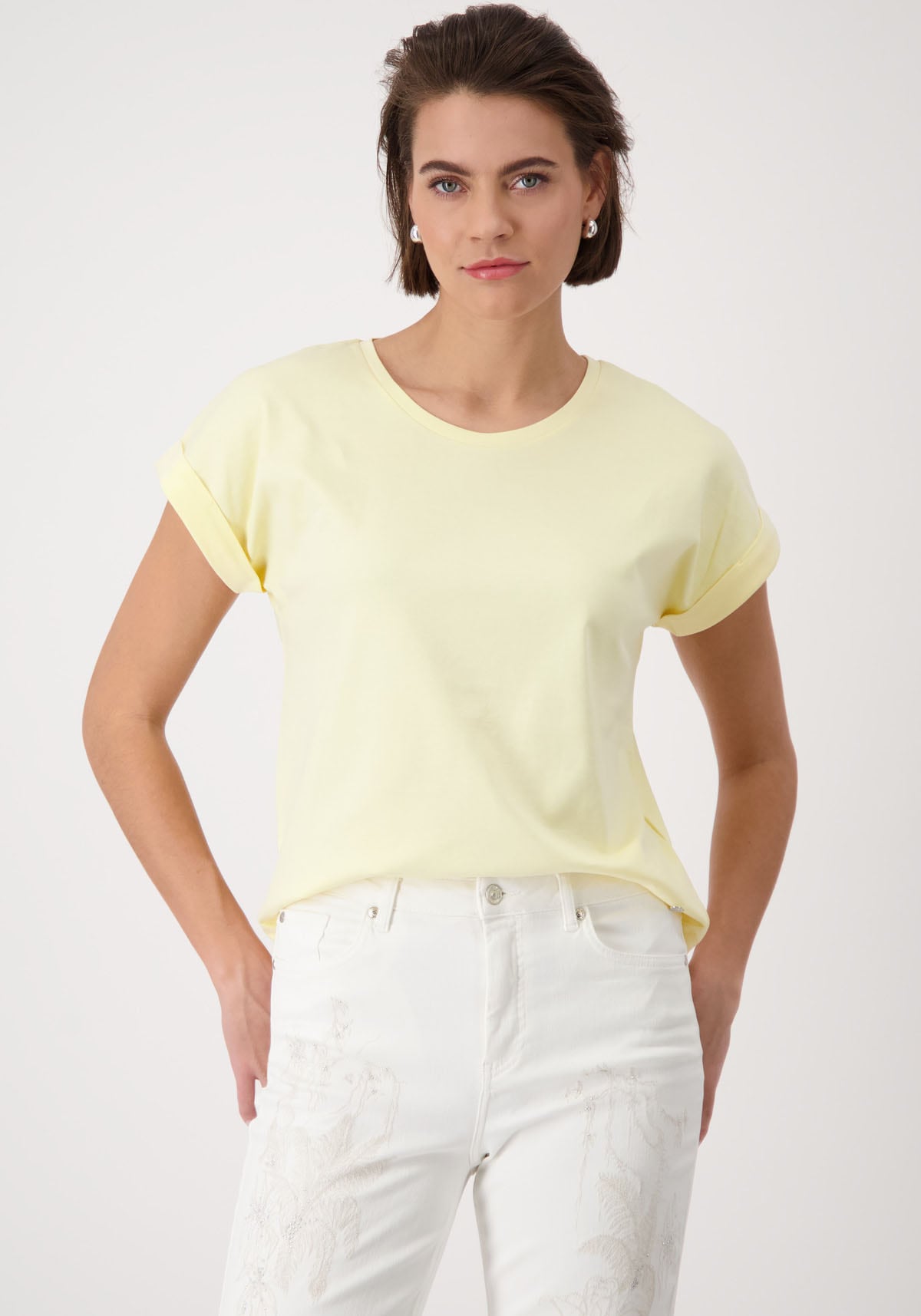 Monari Rundhalsshirt, mit Glitzersteinchen auf der Schulter Monari Rundhalsshirt, mit Glitzersteinchen auf der Schulter von monari