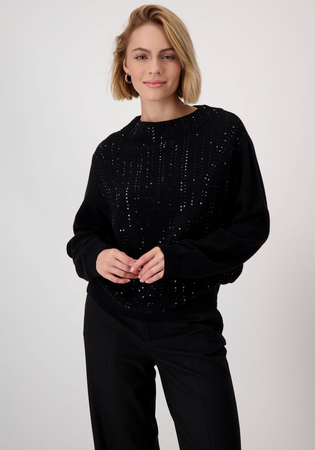 Monari Stehkragenpullover, mit Glitzersteinchen Monari Stehkragenpullover, mit Glitzersteinchen von monari