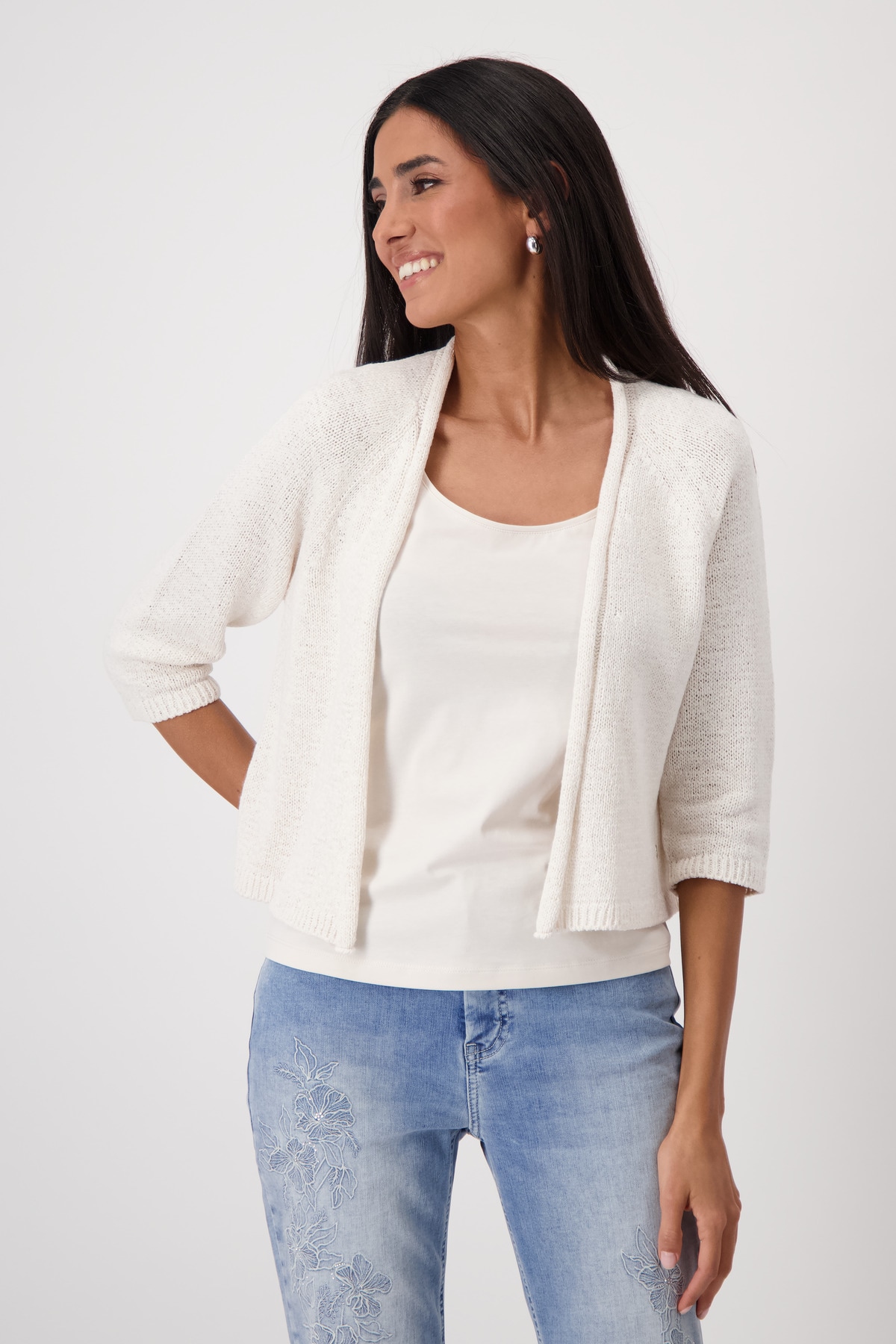 Monari Strickjacke »Jacke Basic Stricküberwurf«, Mit Rundhalsausschnitt Monari Strickjacke »Jacke Basic Stricküberwurf«, Mit Rundhalsausschnitt von monari