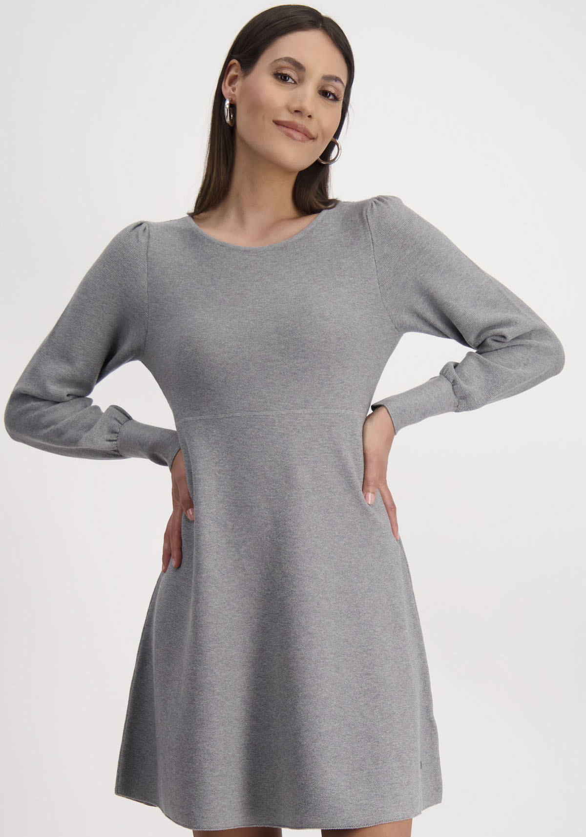 Monari Strickkleid, mit ausgestelltem Rockteil Monari Strickkleid, mit ausgestelltem Rockteil von monari