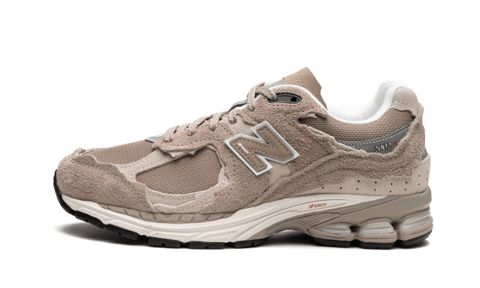 New Balance 2002r Protection Pack Beige Herren Beige 39.5 von new balance