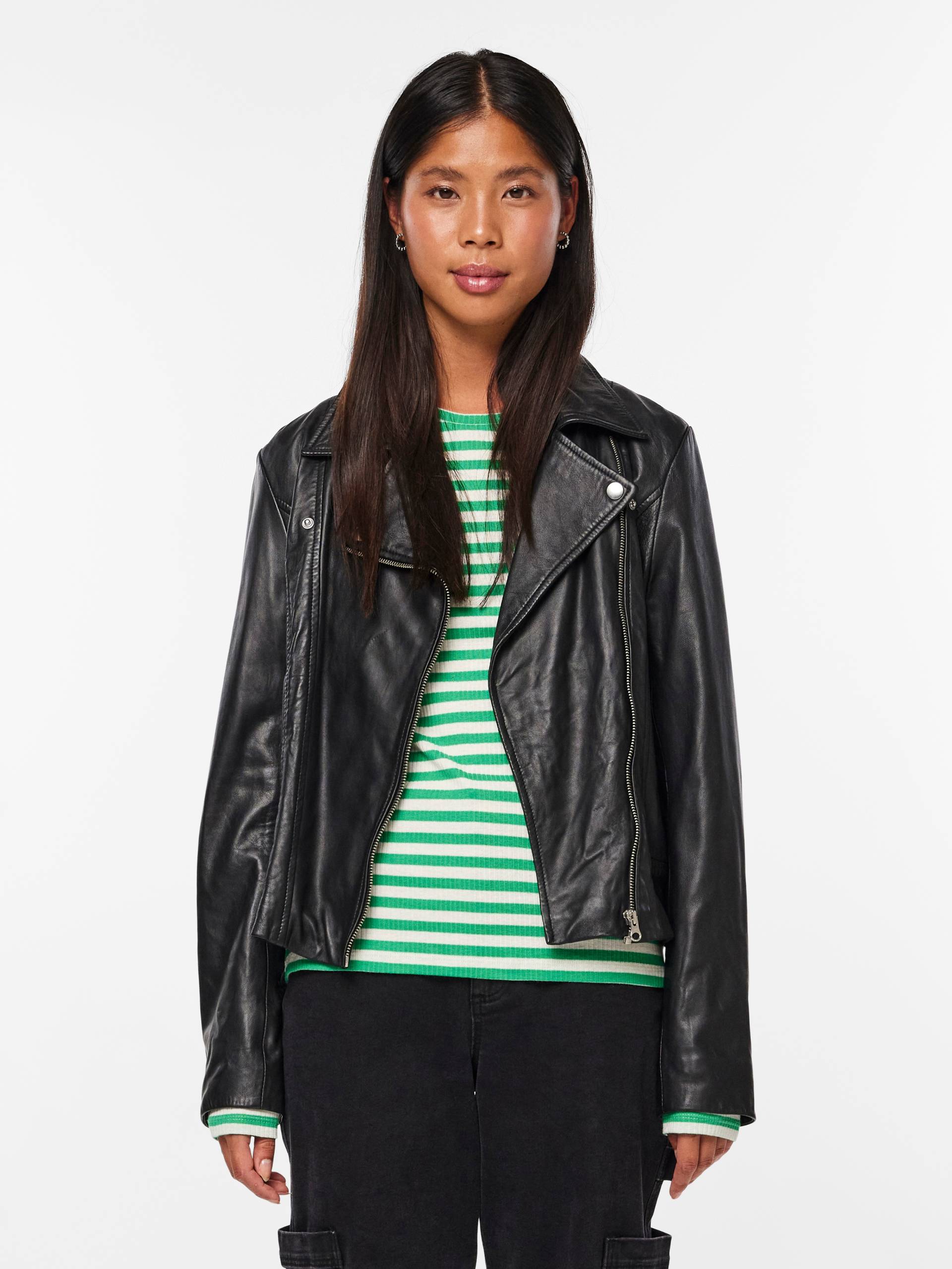 pieces Lederjacke »PCSUSSE LEATHER JACKET NOOS«, aus weichem Lammleder pieces Lederjacke »PCSUSSE LEATHER JACKET NOOS«, aus weichem Lammleder von pieces
