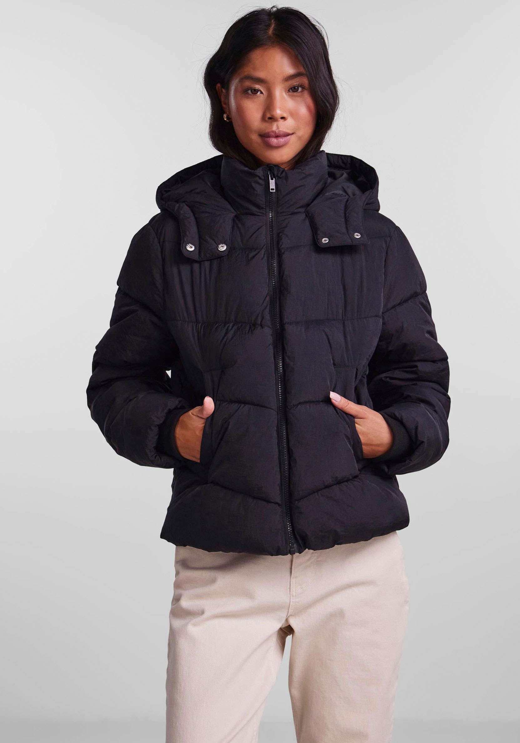 pieces Steppjacke »PCJAMILLA SHORT PUFFER JACKET NOOS BC«, mit Kapuze, mit Kapuze von pieces