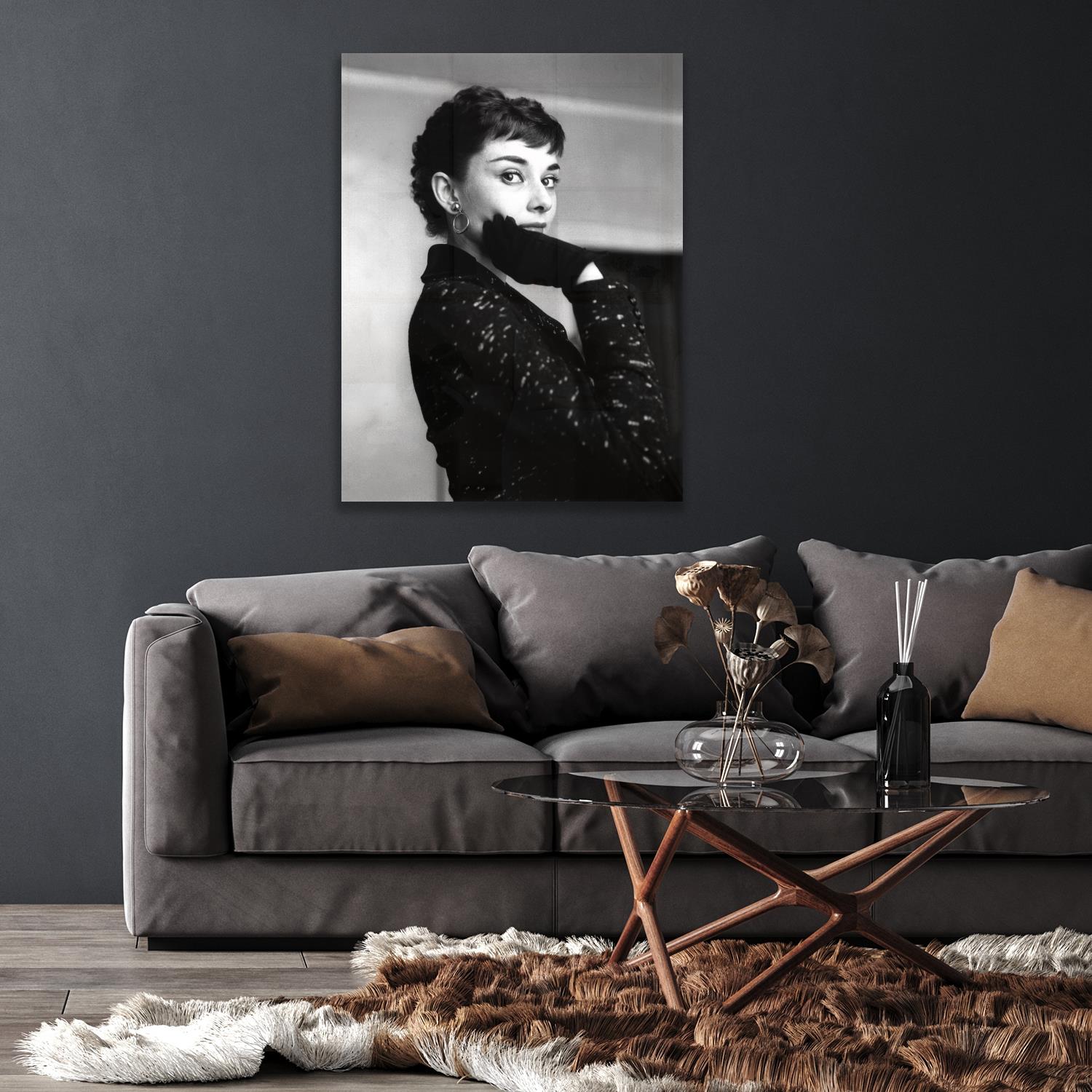 queence Acrylglasbild »The Glove«, Schwarz-Weiss-Frau-Stars, Audrey Hepburn, Fine Art-Print in Galeriequalität von queence